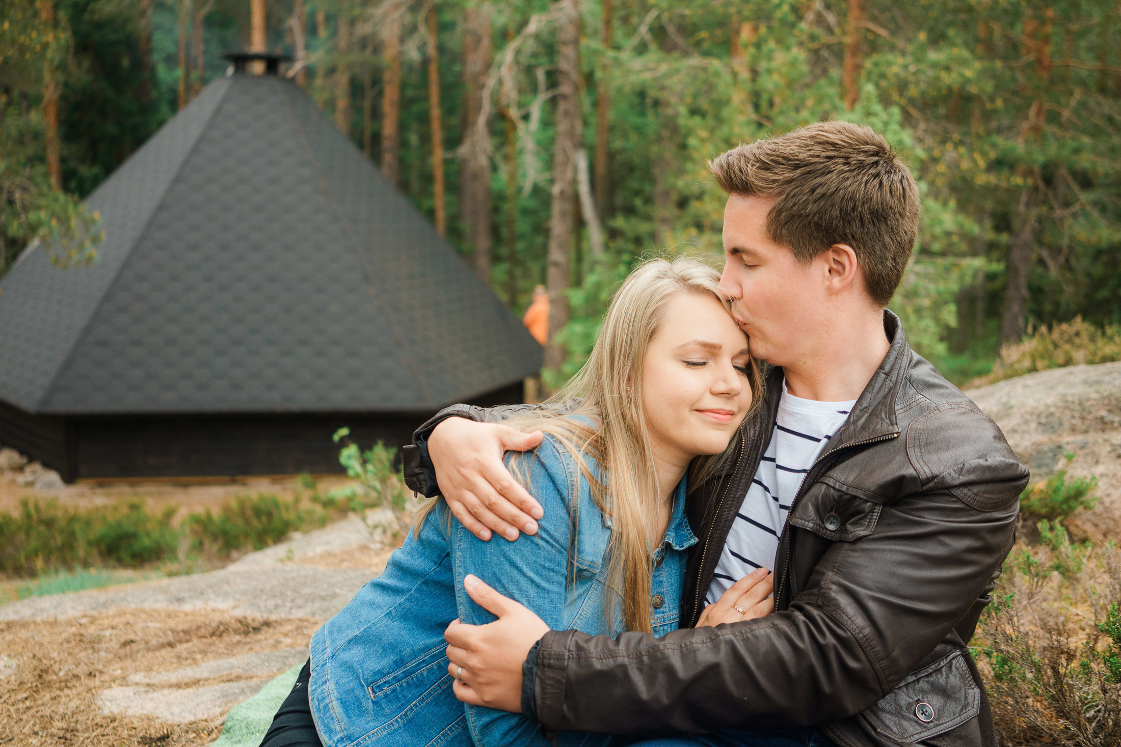 Hääkuvaaja ja kihlakuvaaja Nuuksiossa