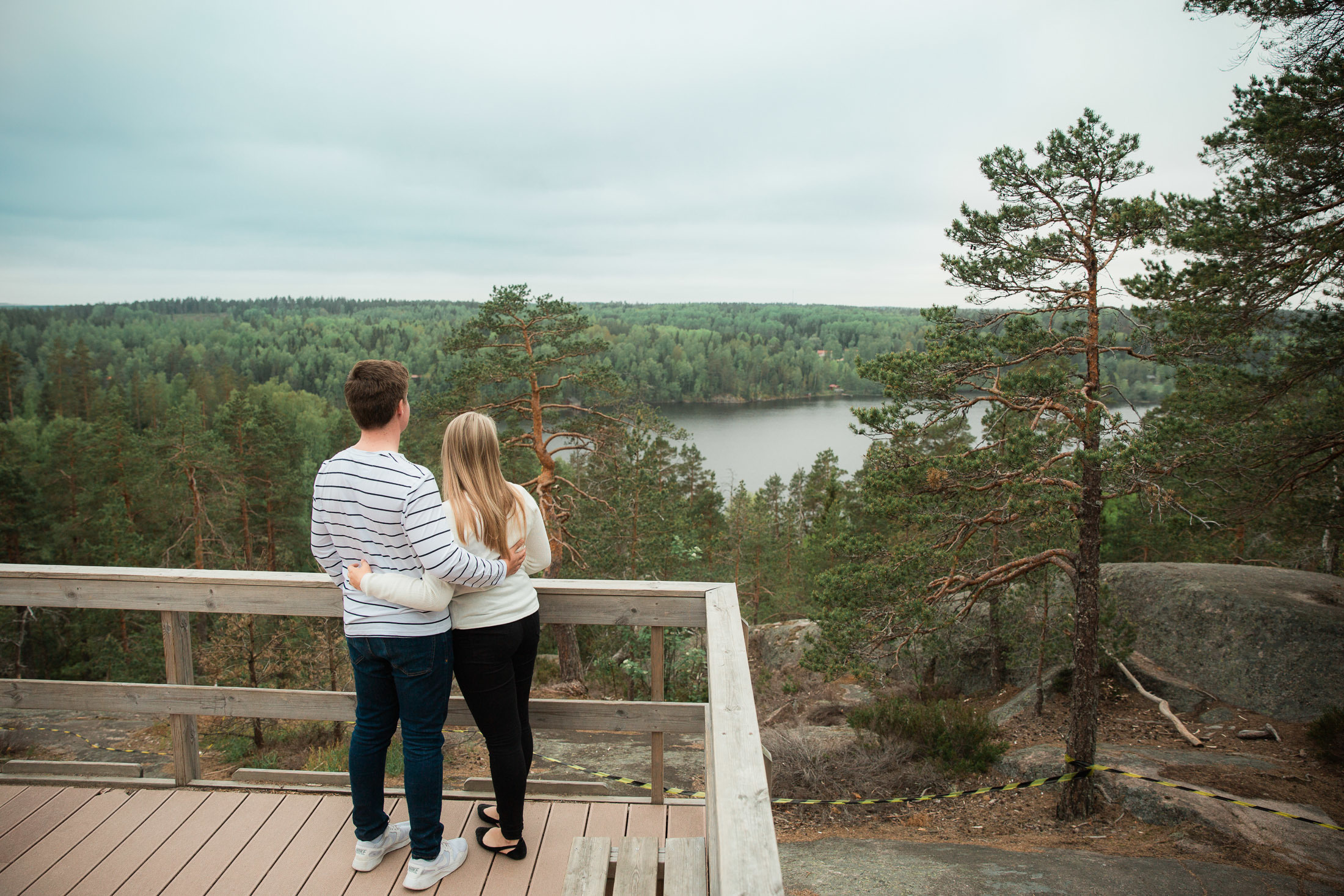 Hääkuvaaja ja kihlakuvaaja Nuuksiossa