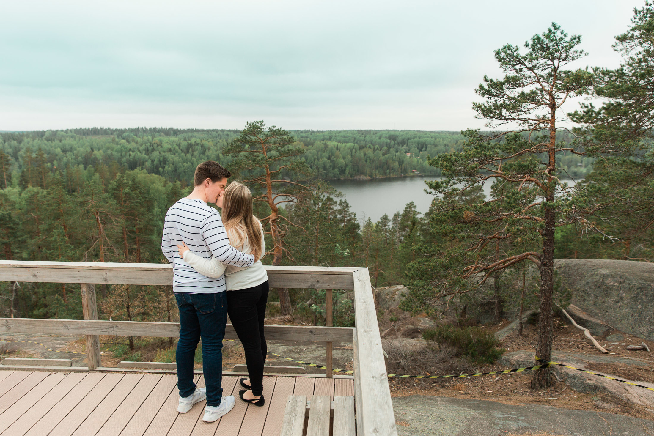 Hääkuvaaja ja kihlakuvaaja Nuuksiossa