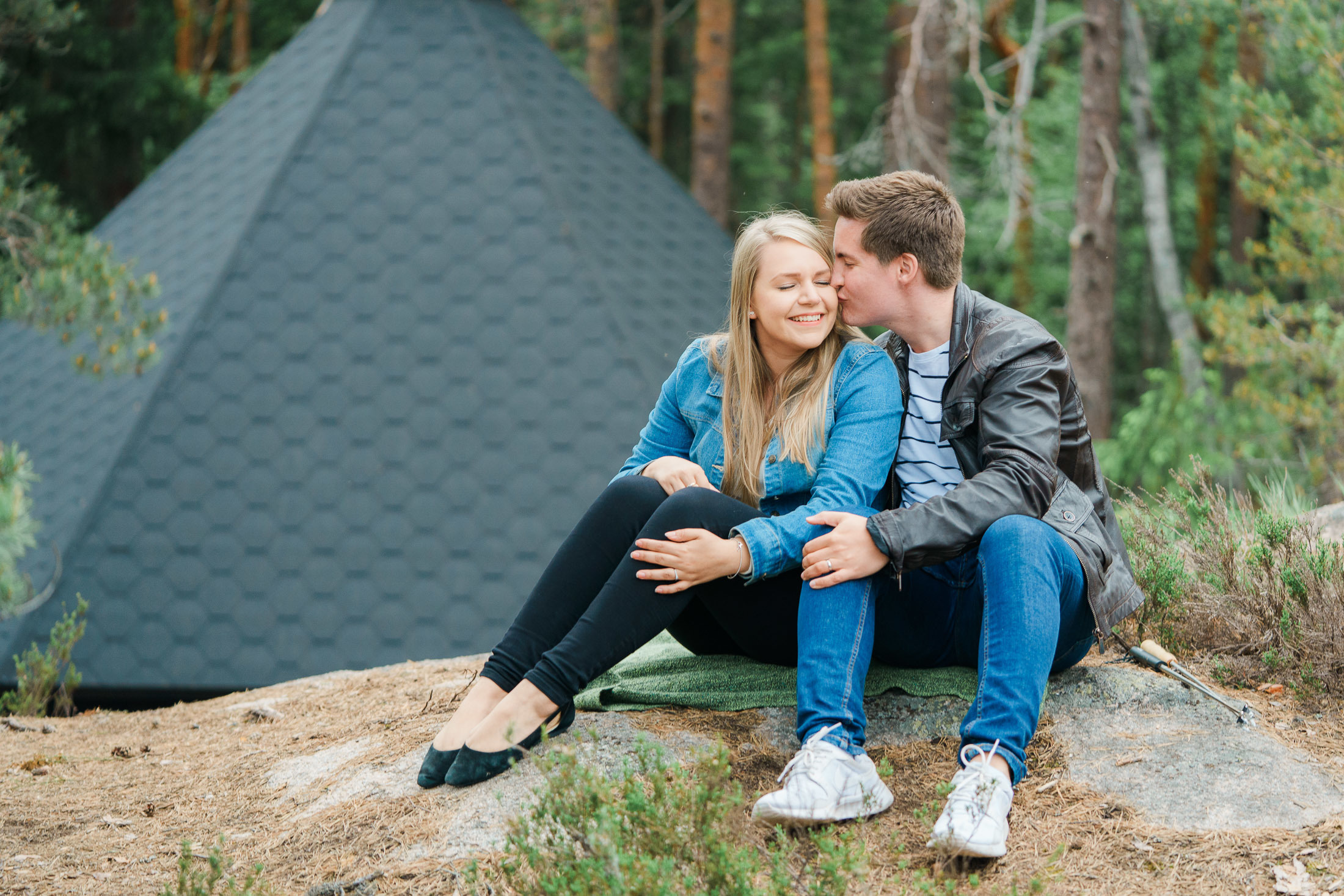 Hääkuvaaja ja kihlakuvaaja Nuuksiossa