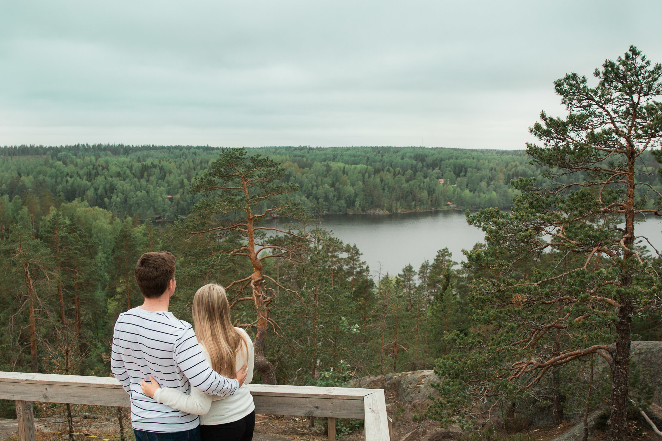 Hääkuvaaja ja kihlakuvaaja Nuuksiossa