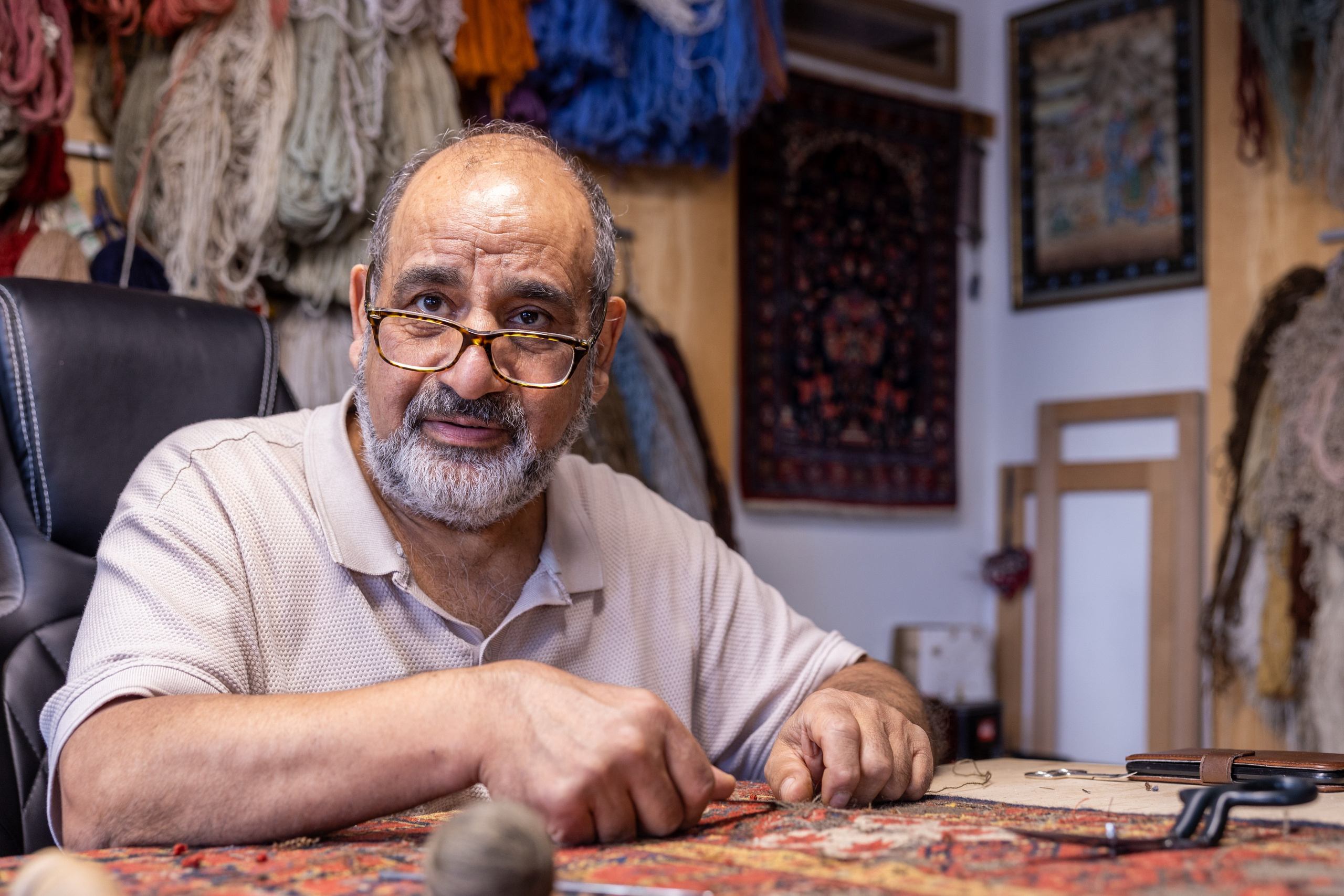 Teppichrestaurator, Salzburg, 2024. Guzel Kolobova| Fotografin| Salzburg