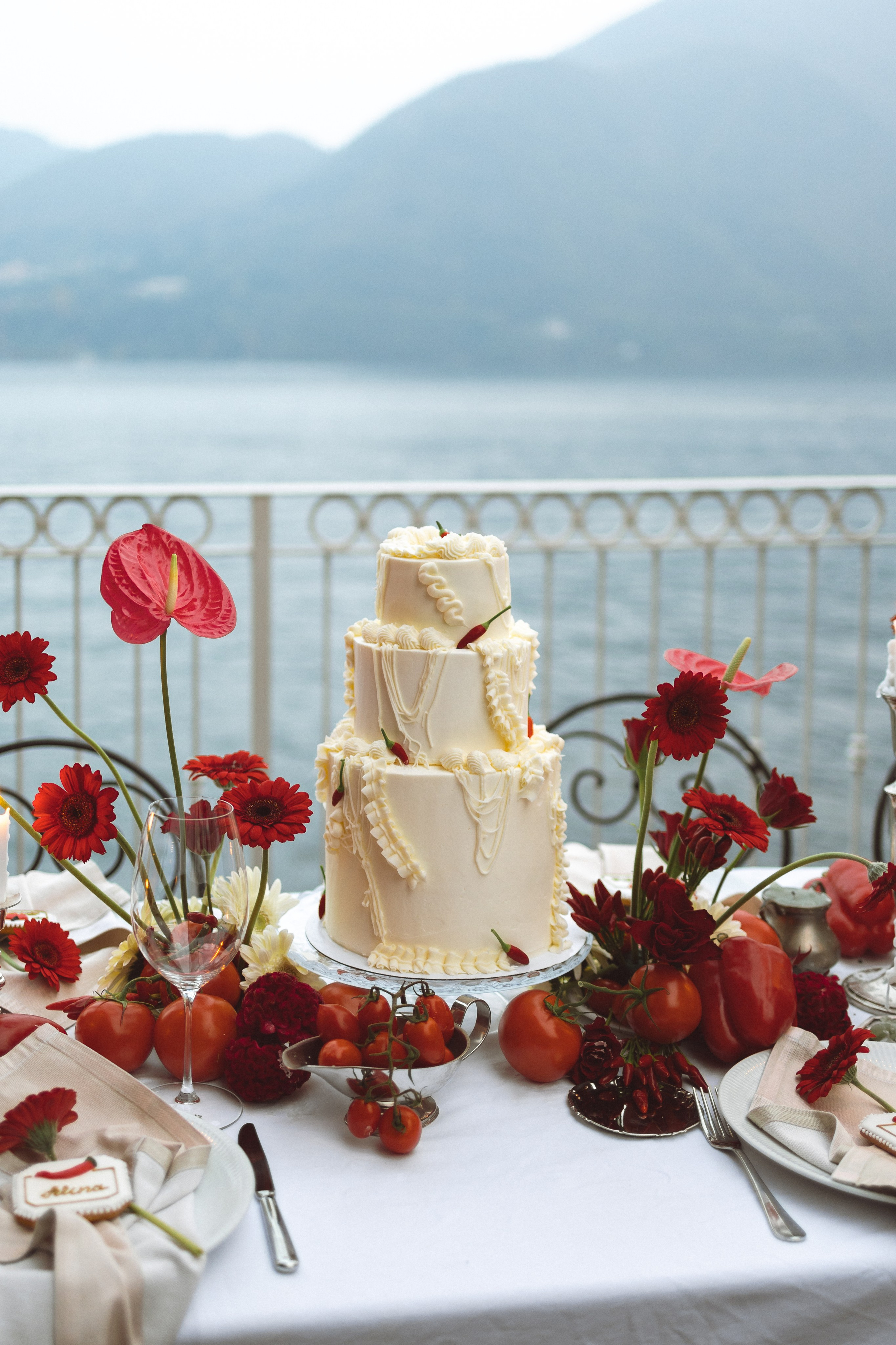 Julia — Red Wedding Editorial on Lake Como. Liza Bizzaro — Italy Wedding, Love Story & Portrait Photographer in Milan, Turin, Piedmont and Across Italy