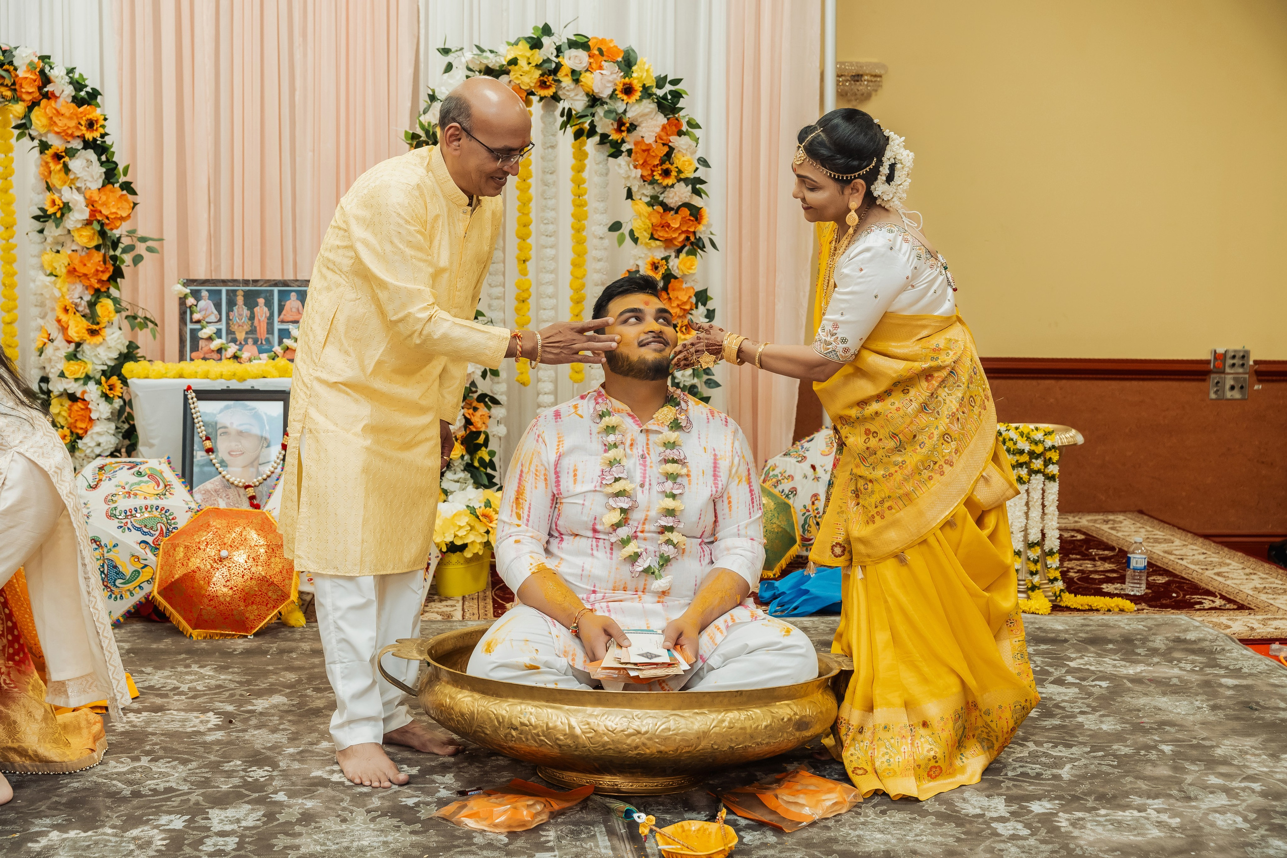 Darshil & Shailja. Wedding Photographer & Cinematographer studios