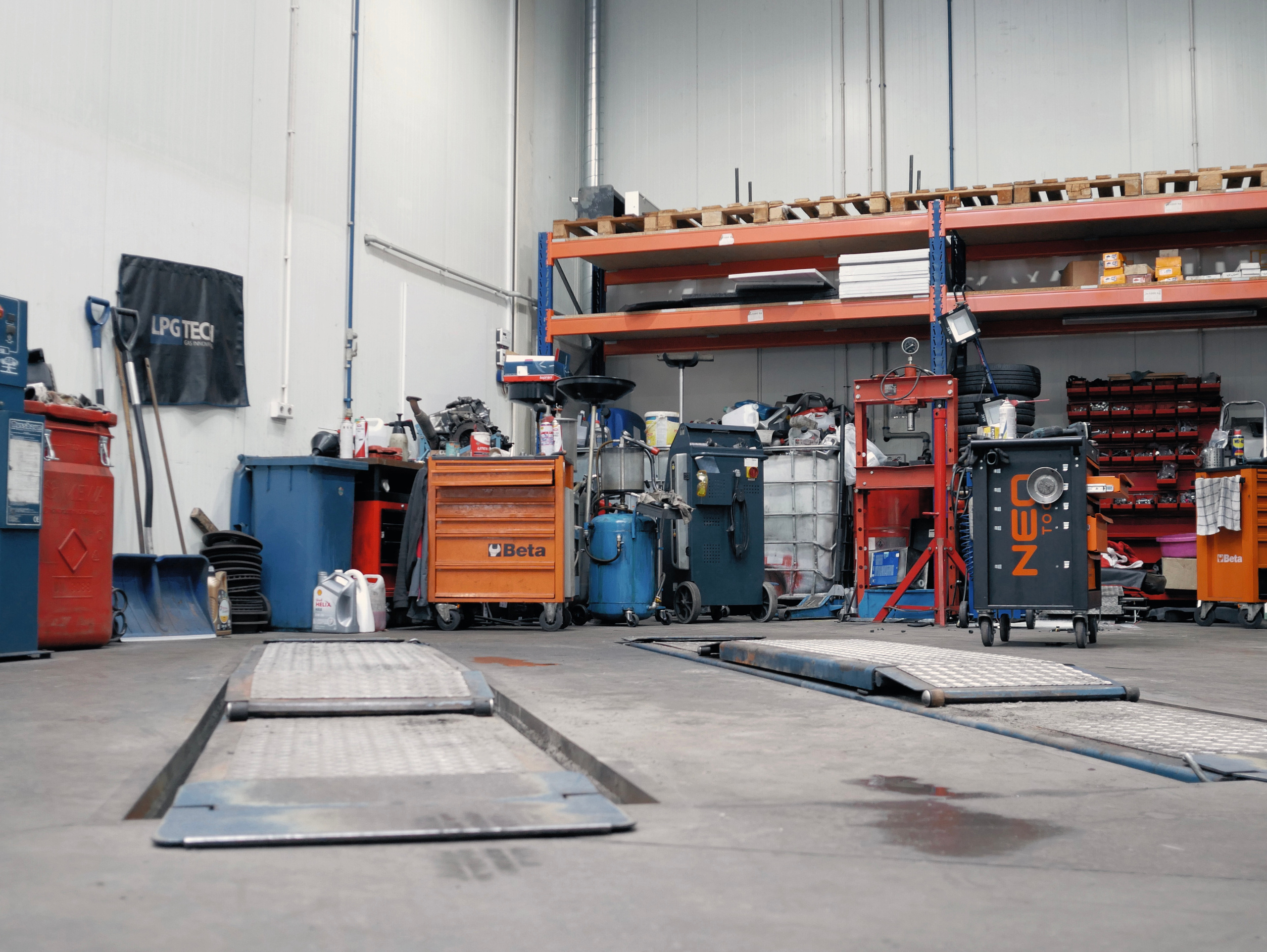 Warsztat samochodowy Alma Auto centrum. Dimitri Ilkov Photography — Capturing Life’s Moments in Edmonton, Cana