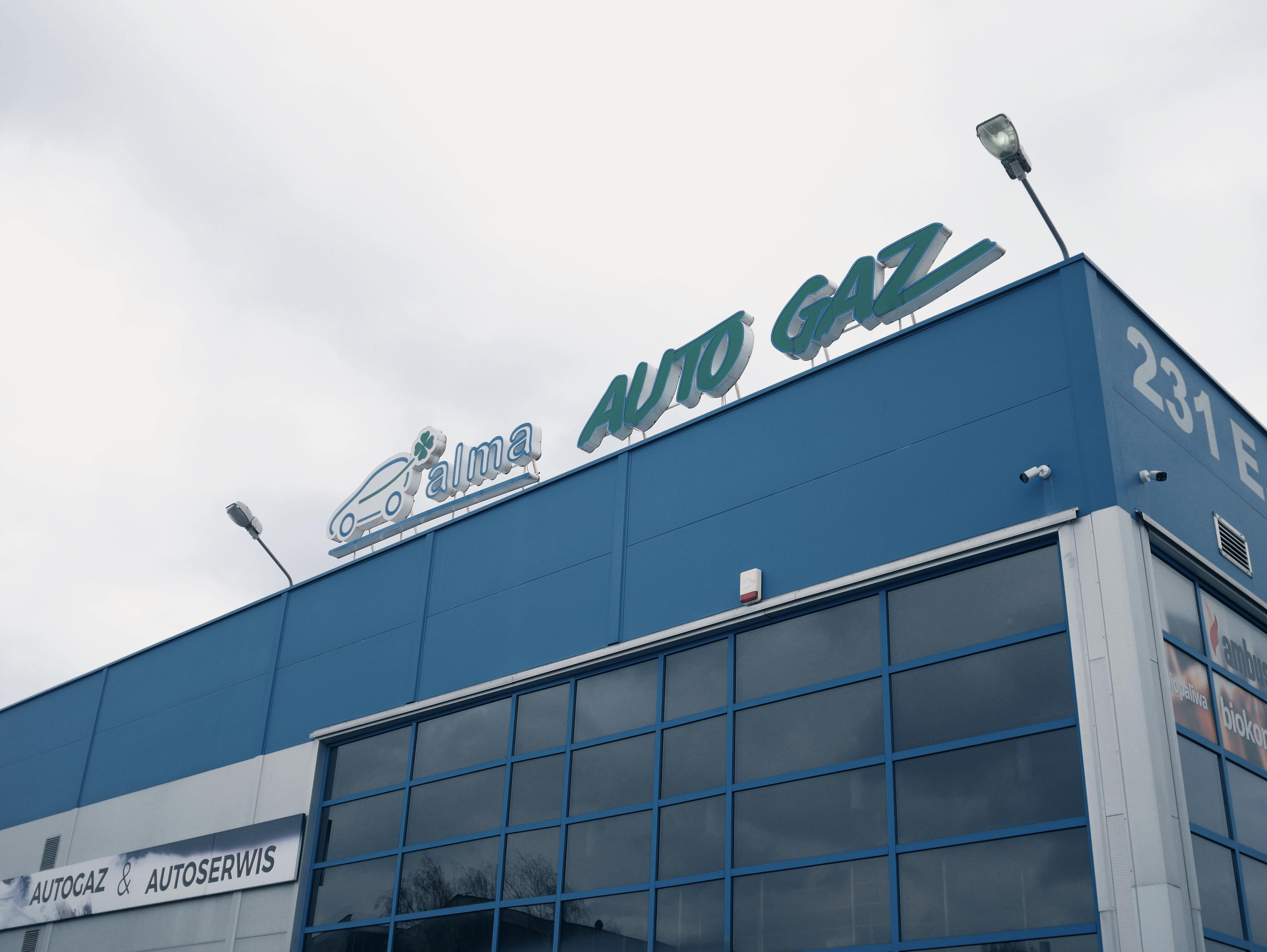 Warsztat samochodowy Alma Auto centrum. Dimitri Ilkov Photography — Capturing Life’s Moments in Edmonton, Cana