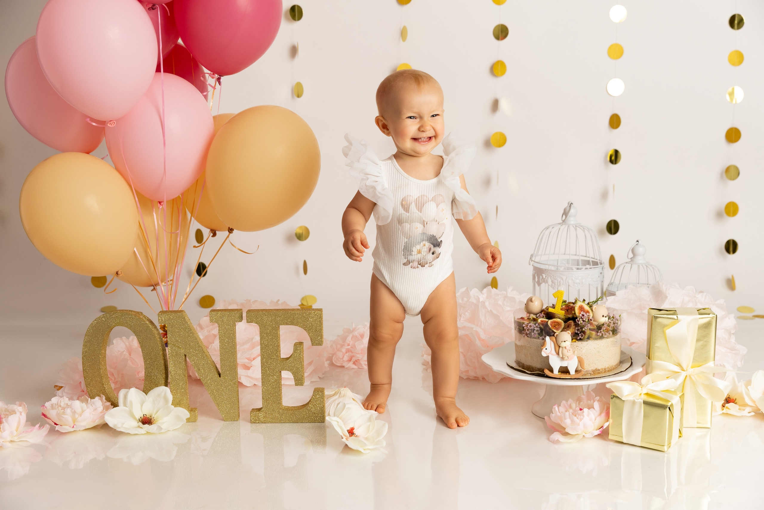 Smash cake photo session in Miami. Miami Family and Event Photographer