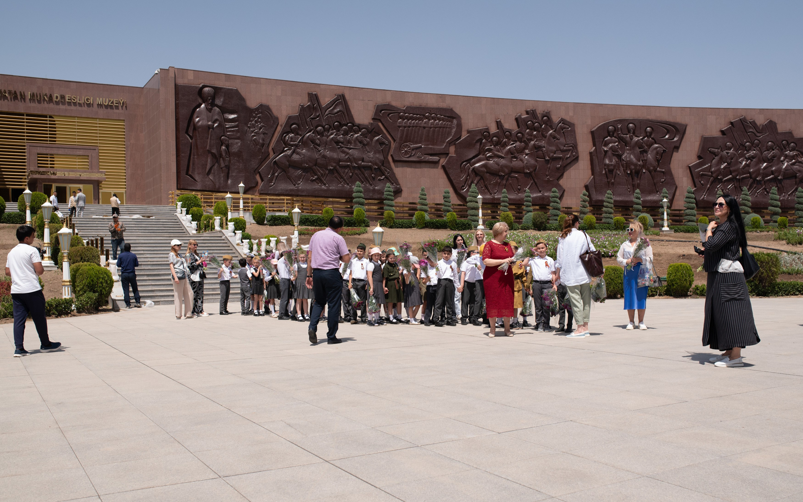 Вечный огонь 2"А» класс. Ваш фотограф в Ашхабаде Гамлет Осипов