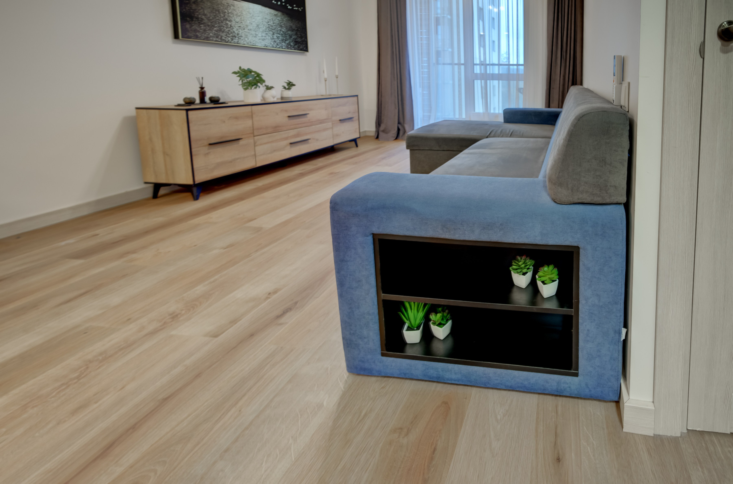 2-jų kambarių buto svetainė. Nuotrauka. Fotografė - sapiegafoto.lt