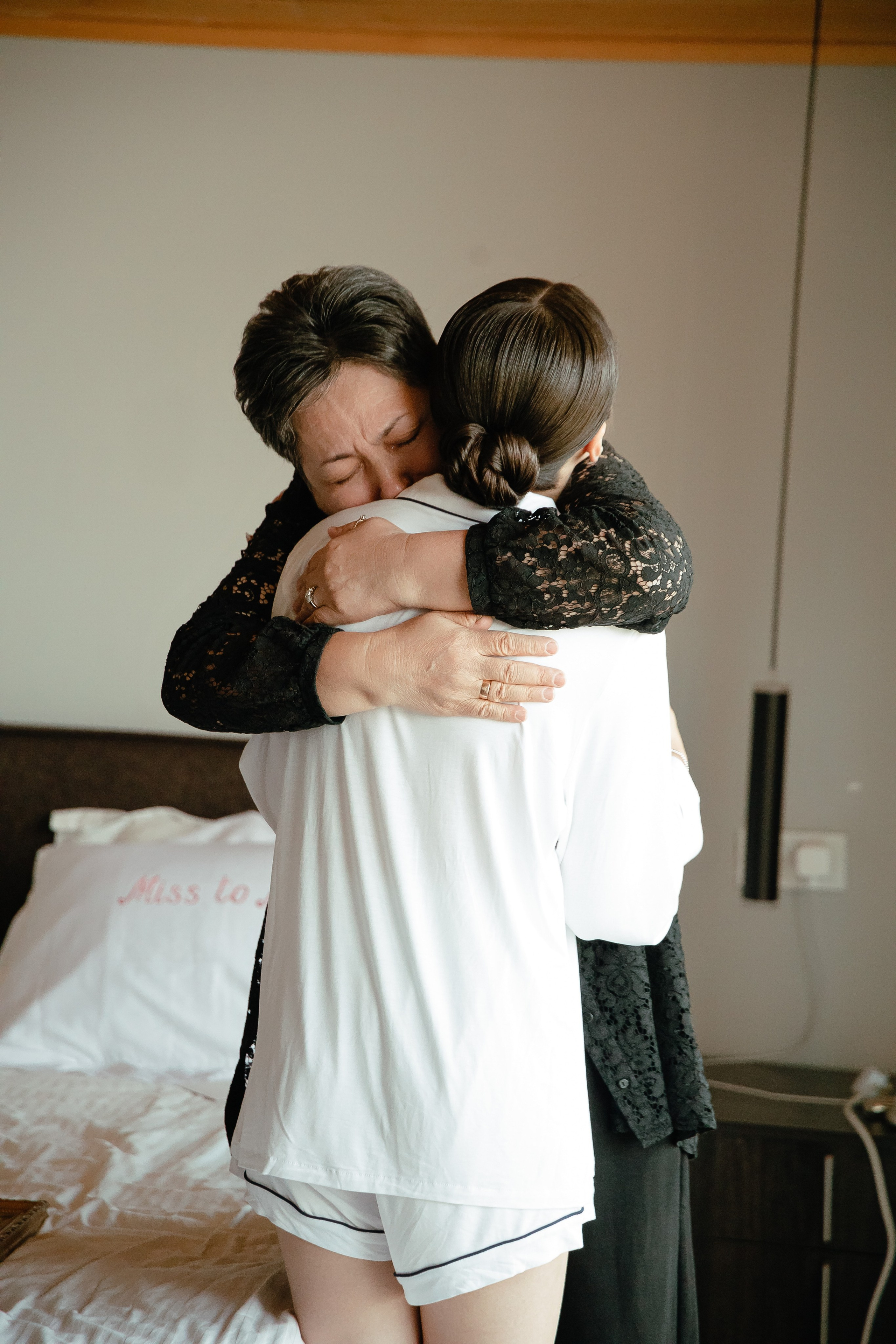 Thomas & Suyumbika. Главная