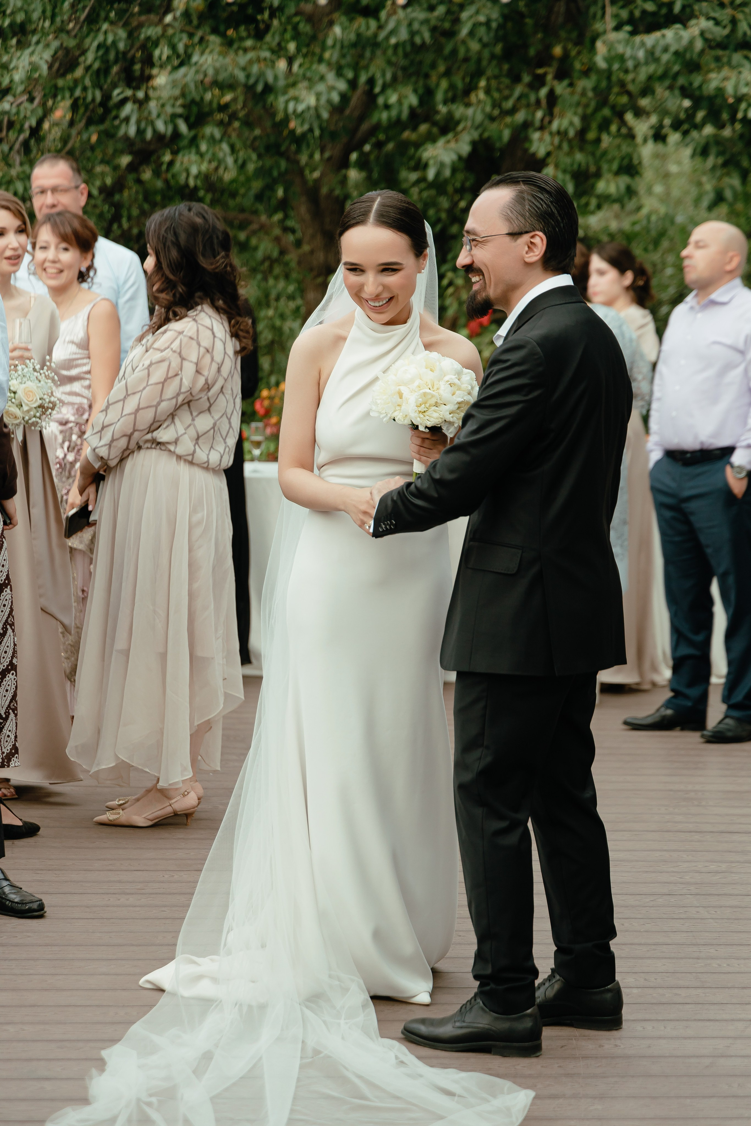 Thomas & Suyumbika. Главная