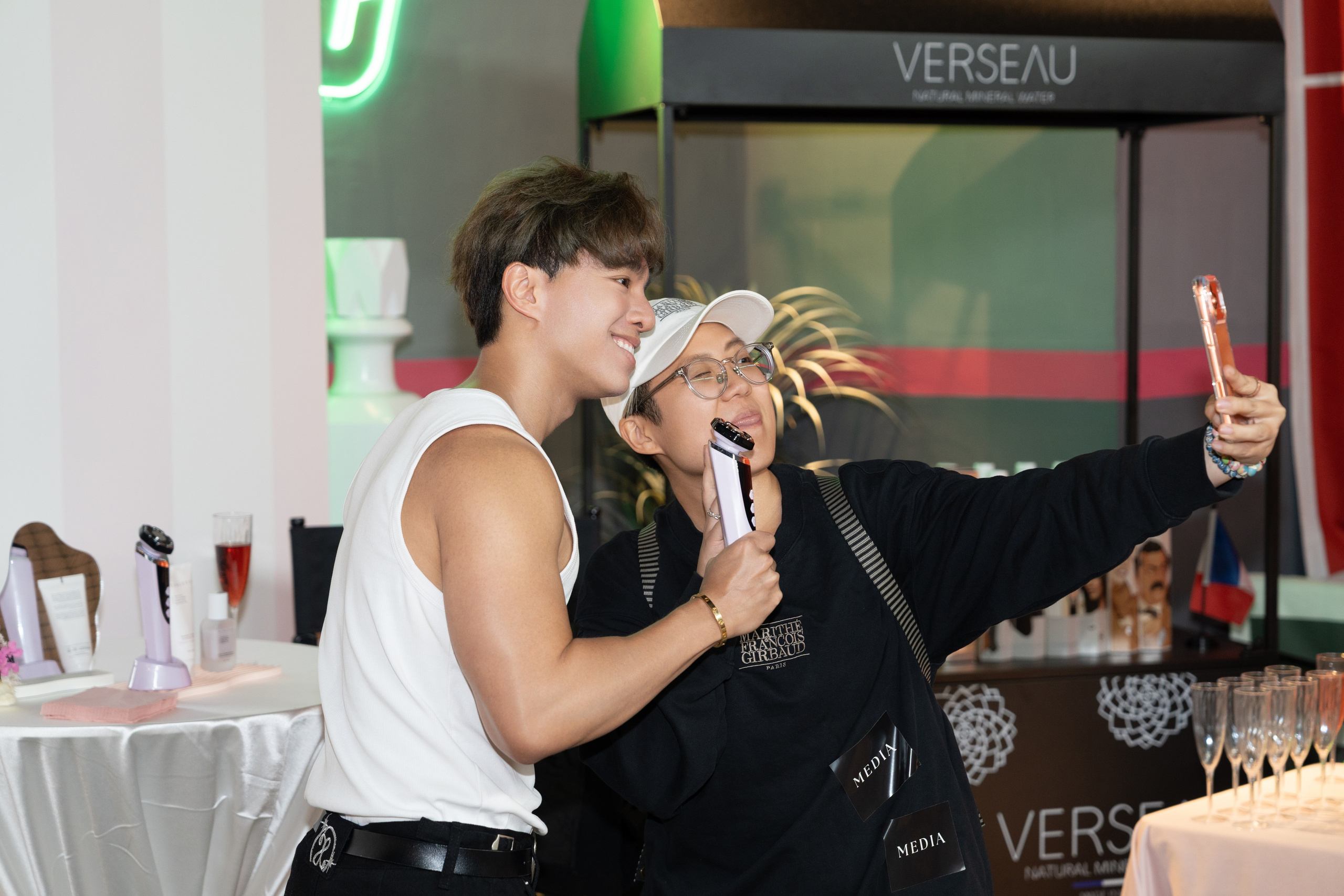 STARLETTE. PHOTOGRAPHER IN HONG KONG (WEDDING, FASHION, FAMILY, EVENTS)