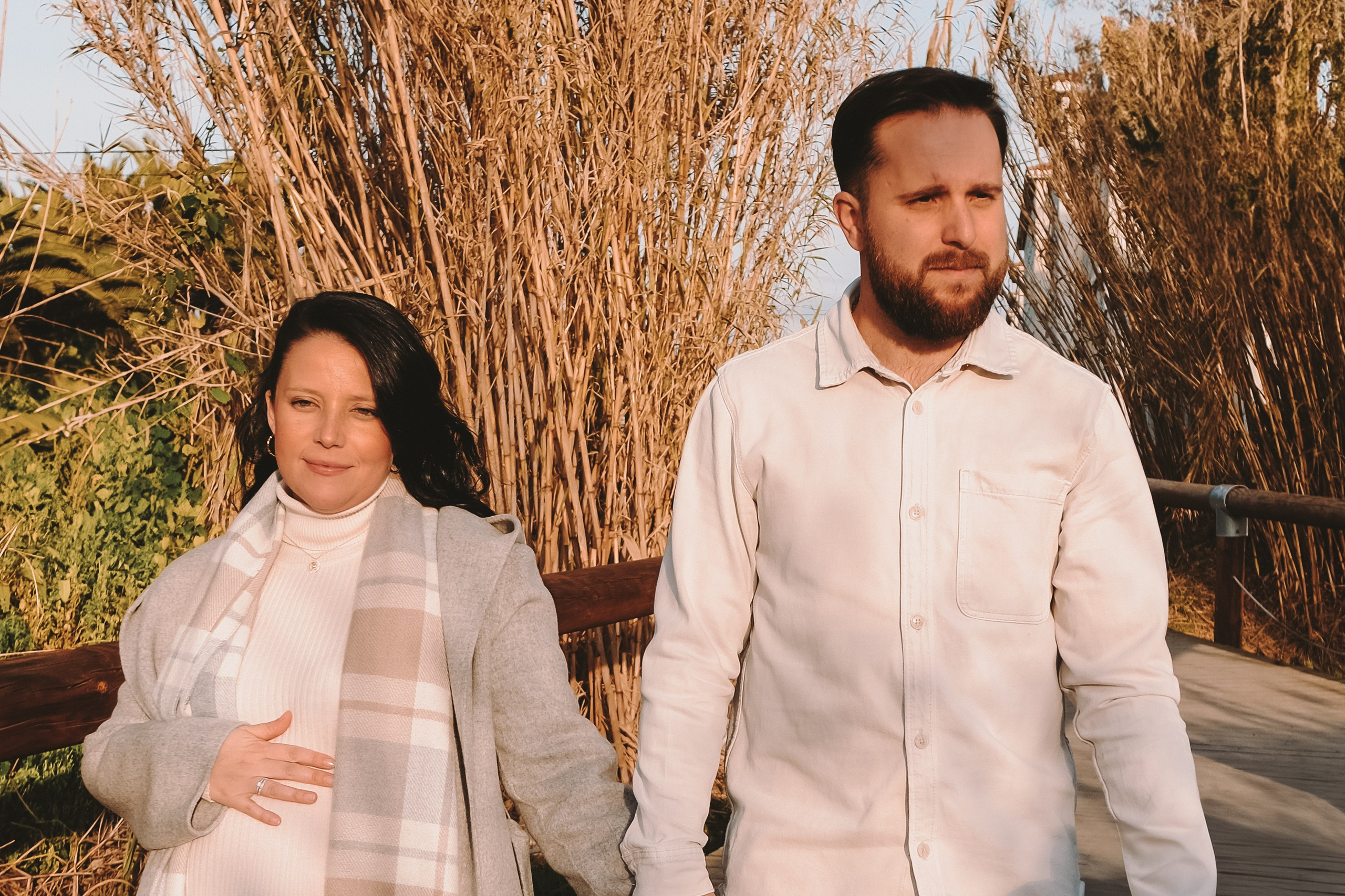 Sesión familiar embarazo. Fotografía profesional en Calafell - Elena Medvedeva