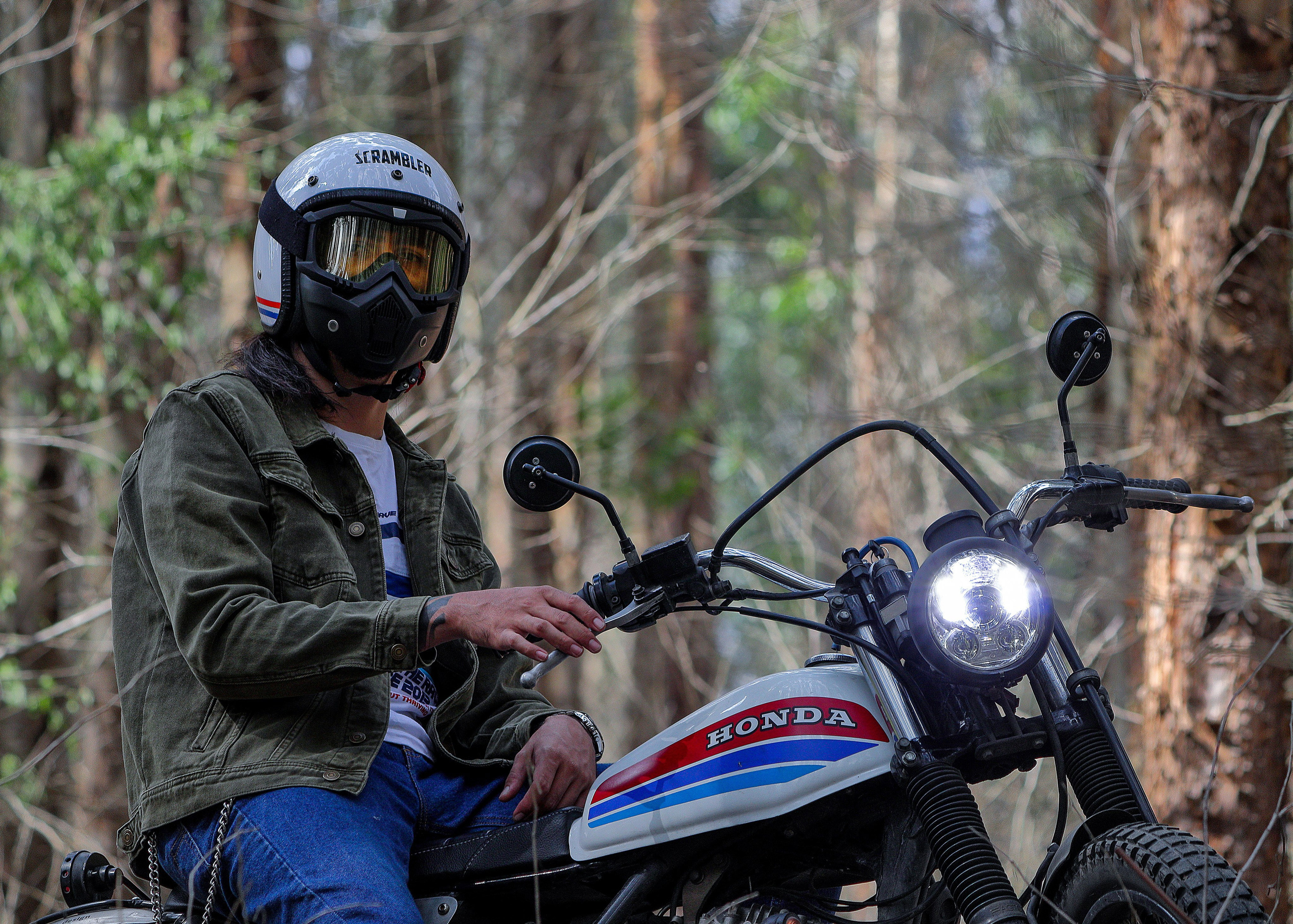 Fotógrafo de retratos fotógrafo de estilo de vida fotografía de locación fotografía de estudio sesión de fotos marca personal. Fotografía profesional para su evento en Caldas por SERFOTOGRAFÍA