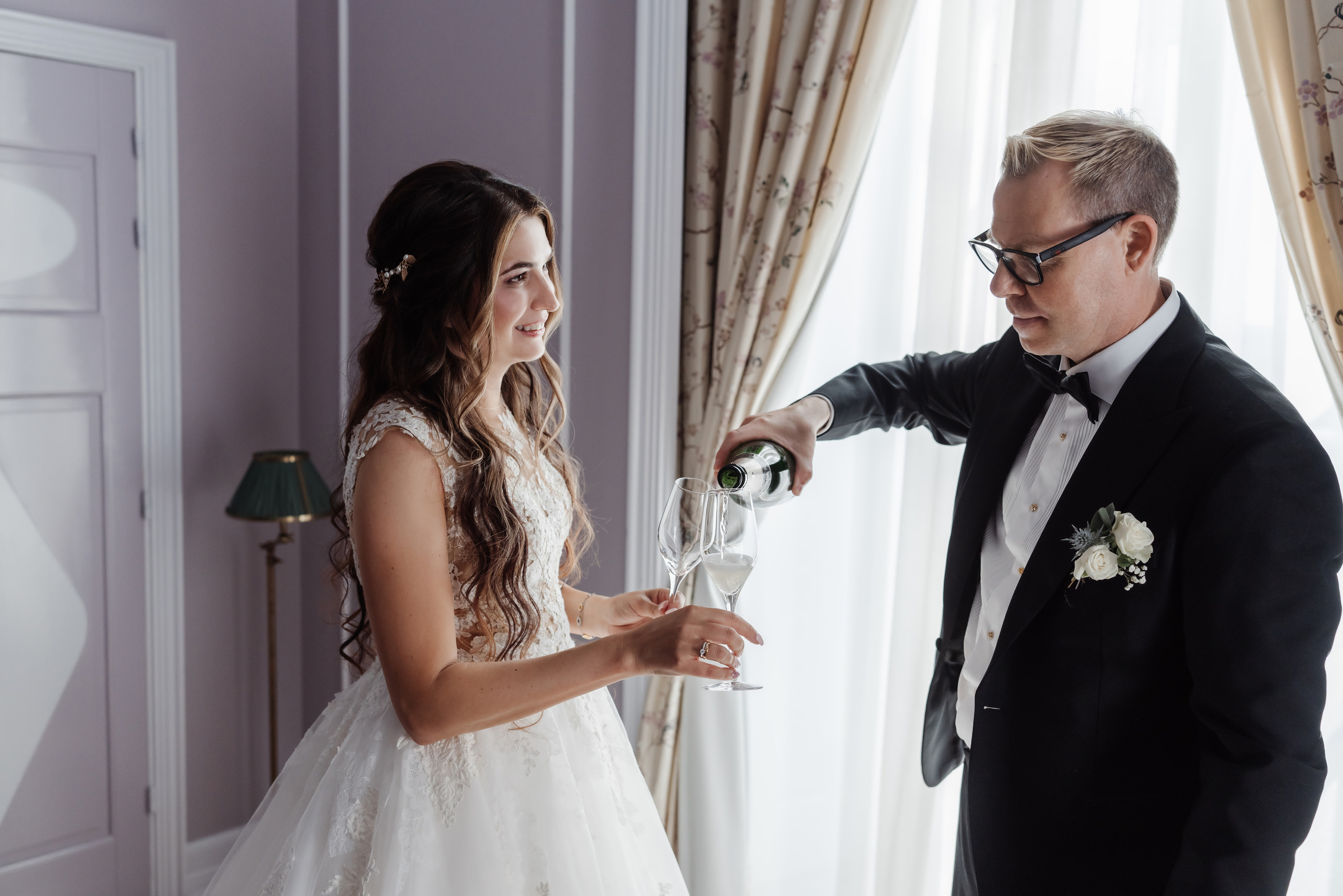 Bryllupsfotograf Grand Hotel Oslo. Bryllupsfotograf i hele Norge