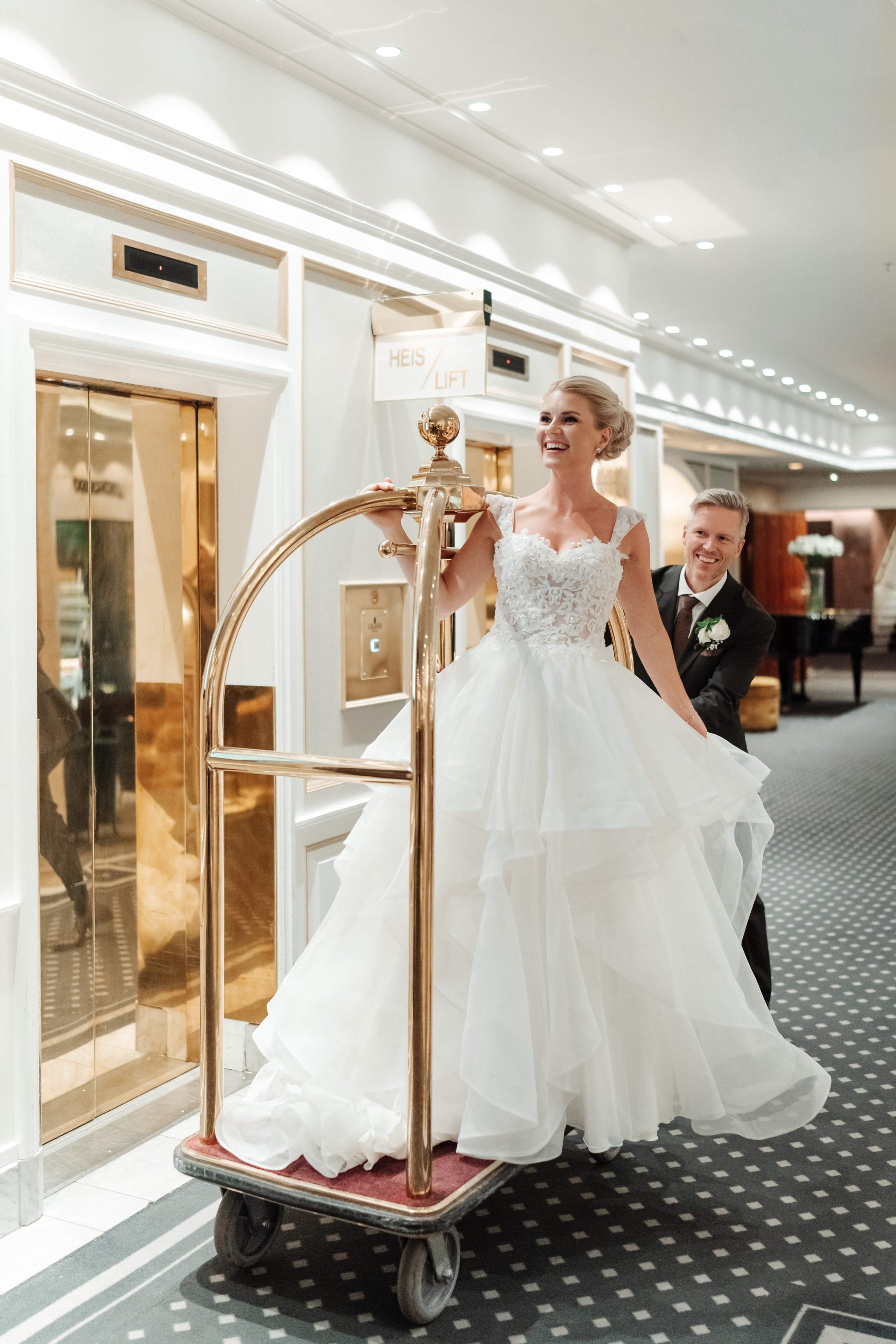 Bryllupsfotograf Grand Hotel Oslo. Bryllupsfotograf i hele Norge