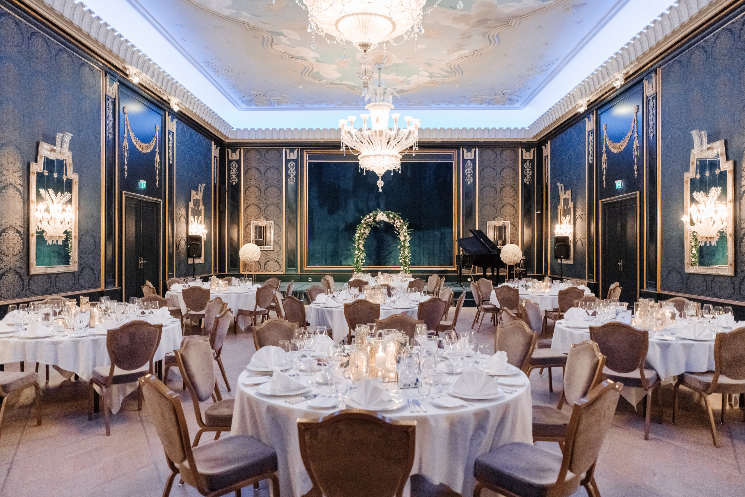 Bryllupsfotograf Grand Hotel Oslo. Bryllupsfotograf i hele Norge