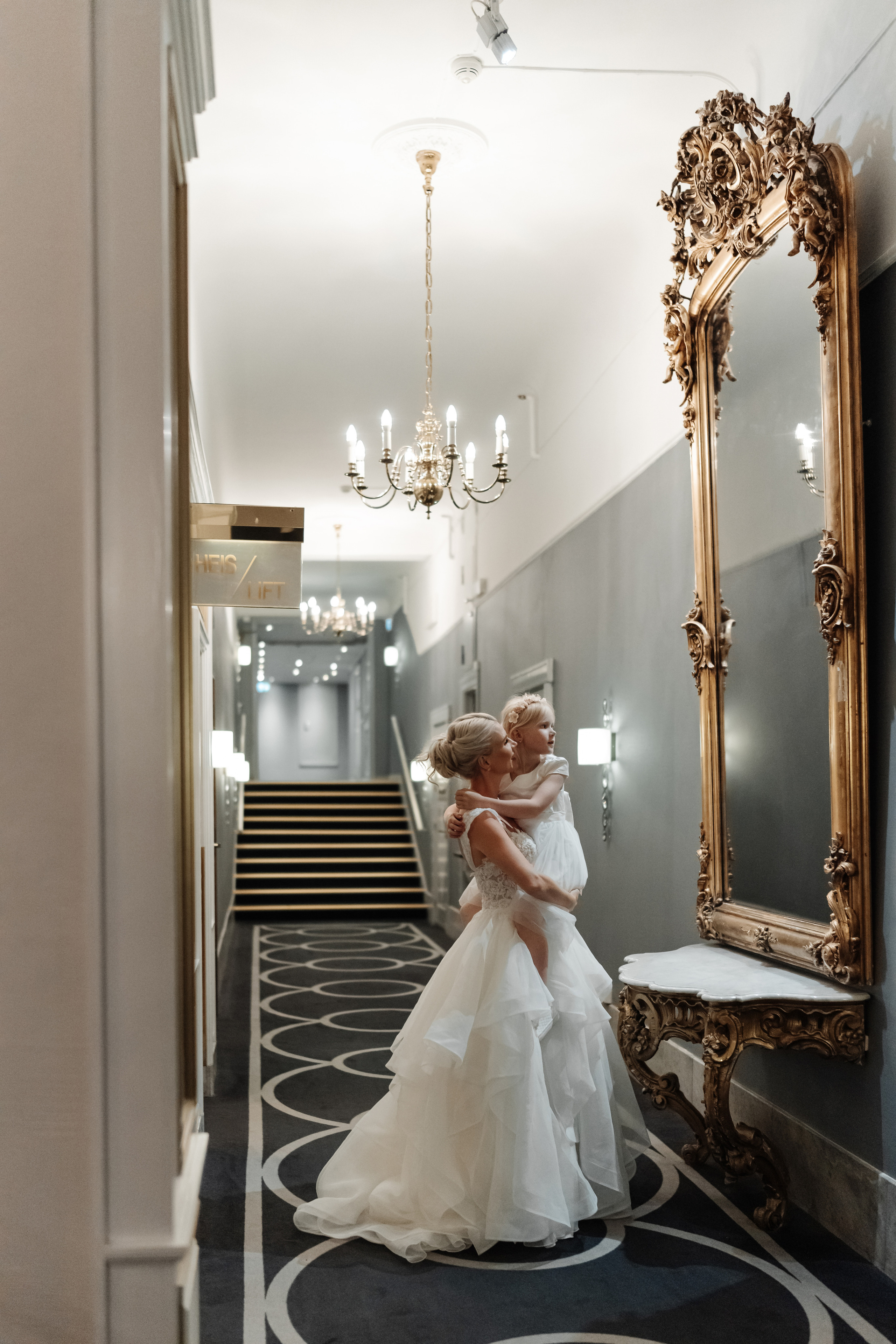 Bryllupsfotograf Grand Hotel Oslo. Bryllupsfotograf i hele Norge