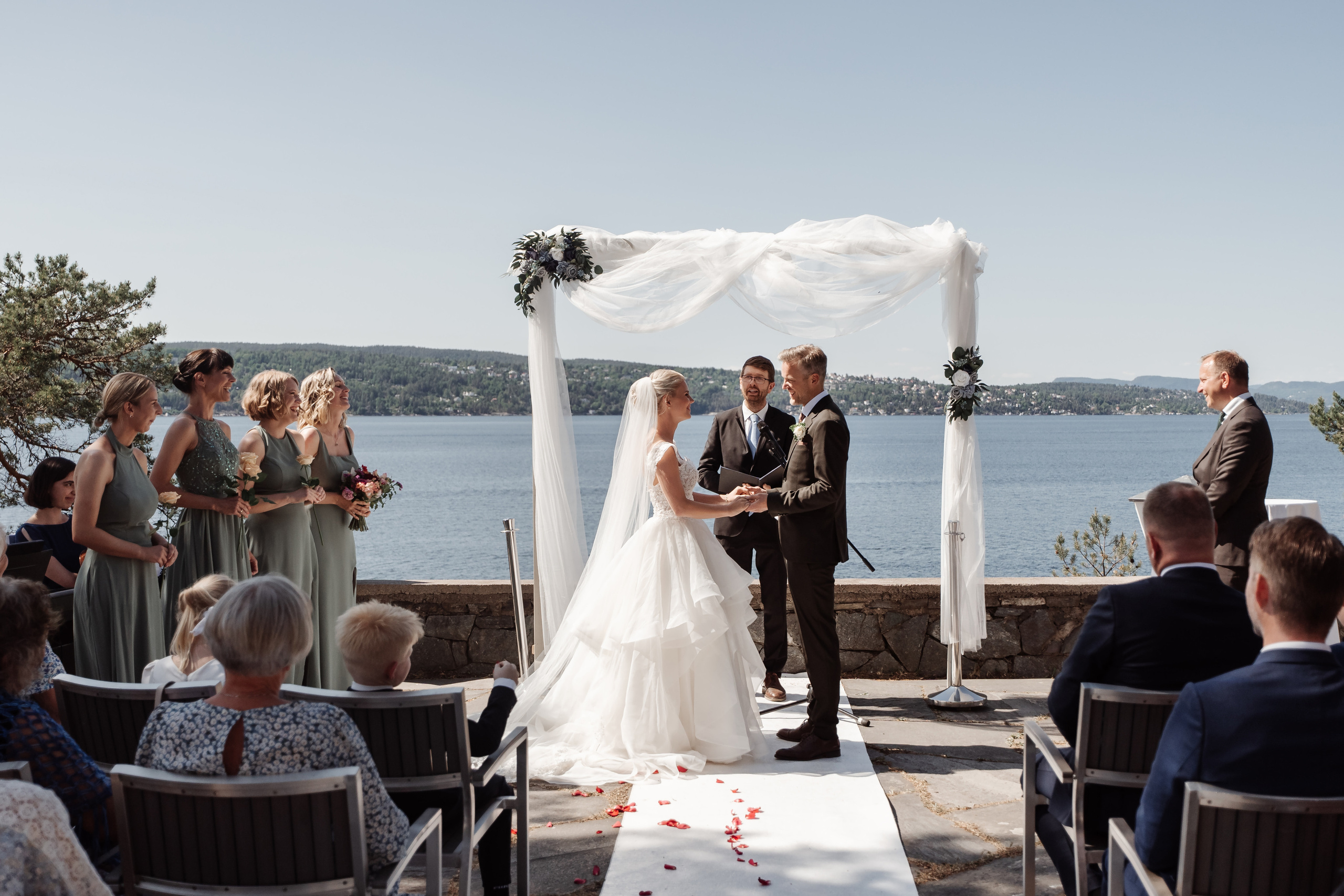 Bryllupsfotograf Grand Hotel Oslo. Bryllupsfotograf i hele Norge