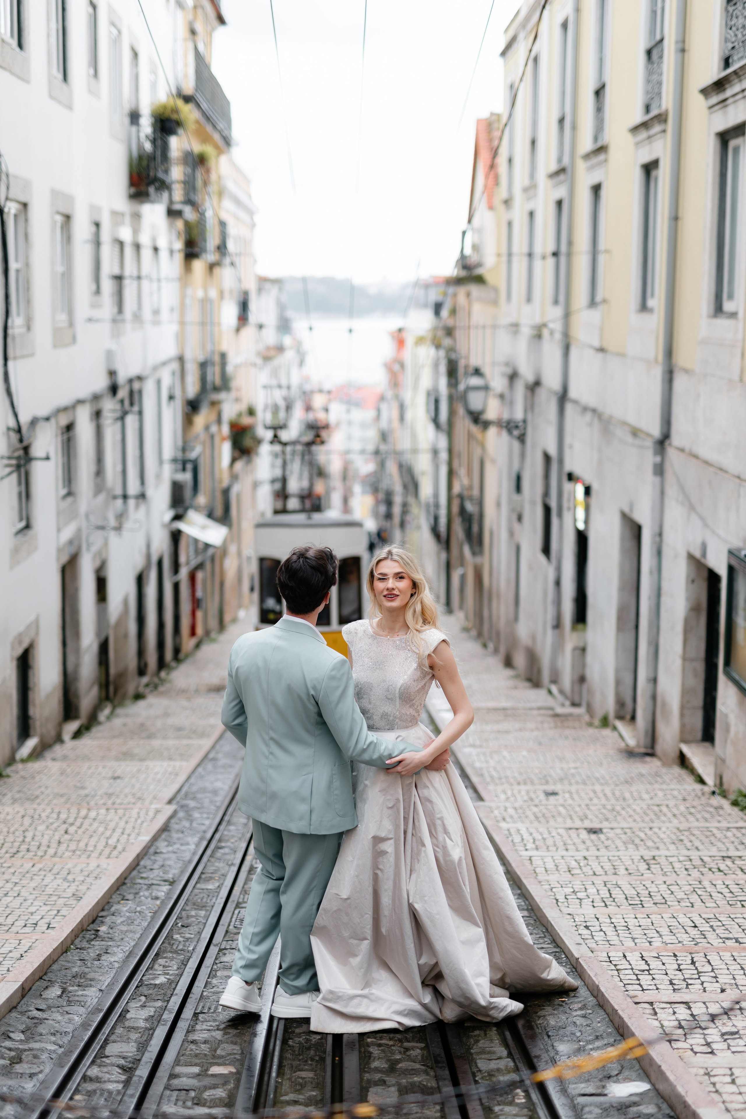 Vivien & Razvan. Main