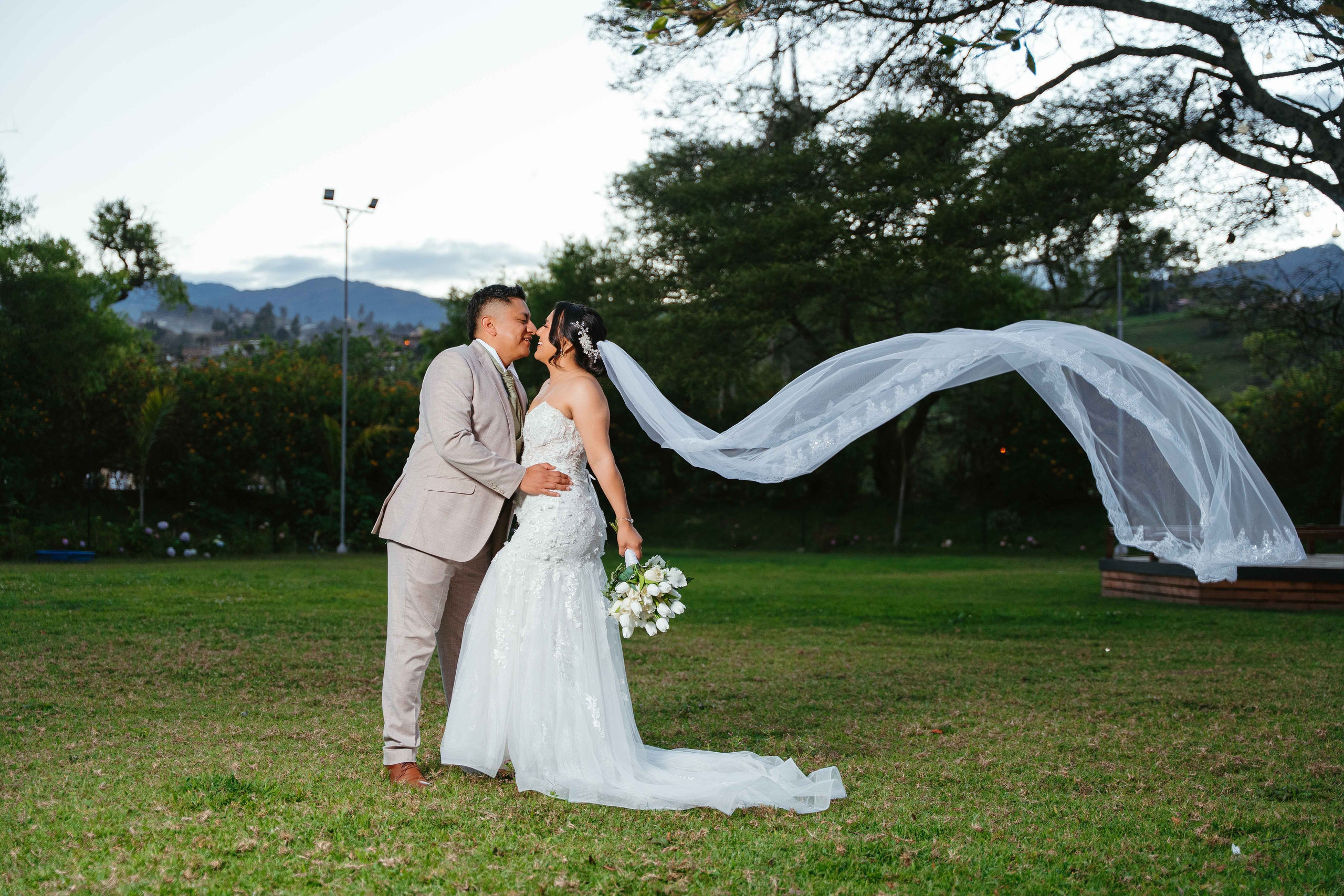 Karol y Jairon. Fotógrafo de bodas en Loja Ecuador | Piero Alvarez PH