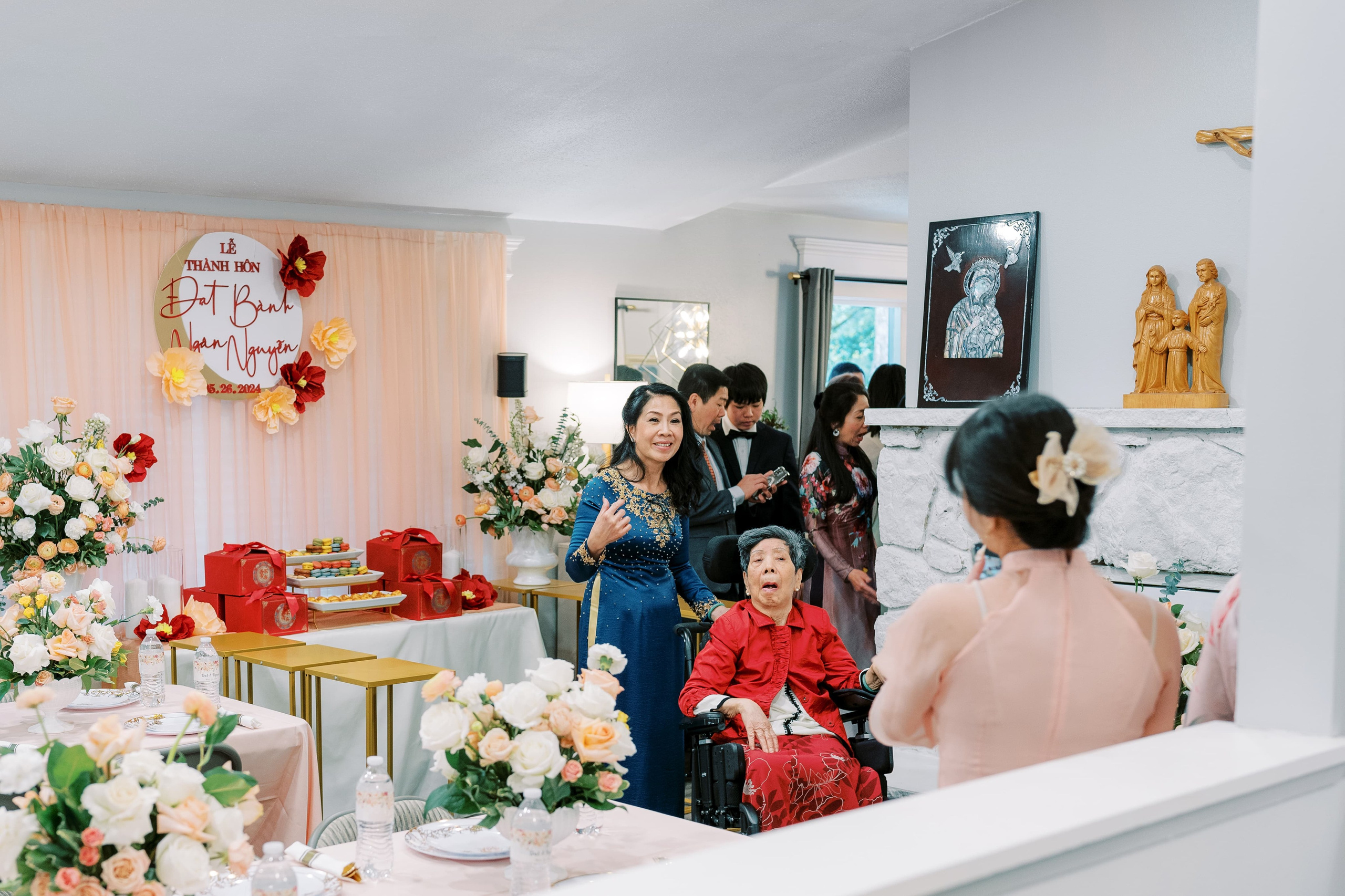 Vietnamese Tea Ceremony. Bellevue, WA. July 2024. EVAN ARISTOV WEDDING PHOTOGRAPHY — Seattle Wedding Photographer