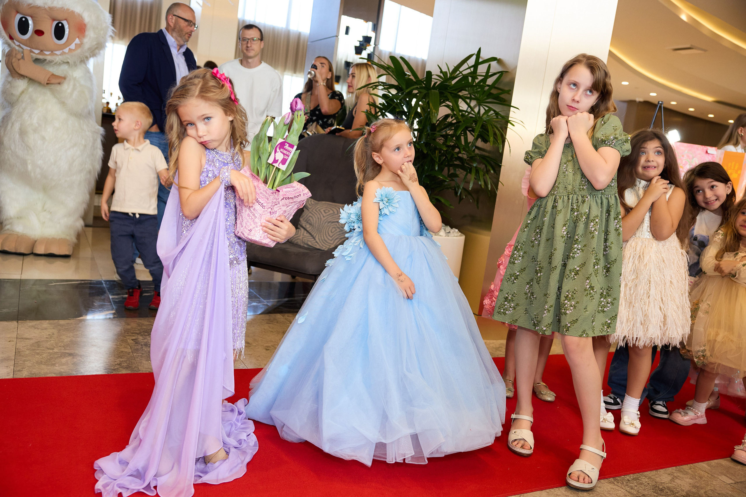 Авторская благотворительная художественная выставка Дианы Бортник. Фотограф Юлия Маковеева