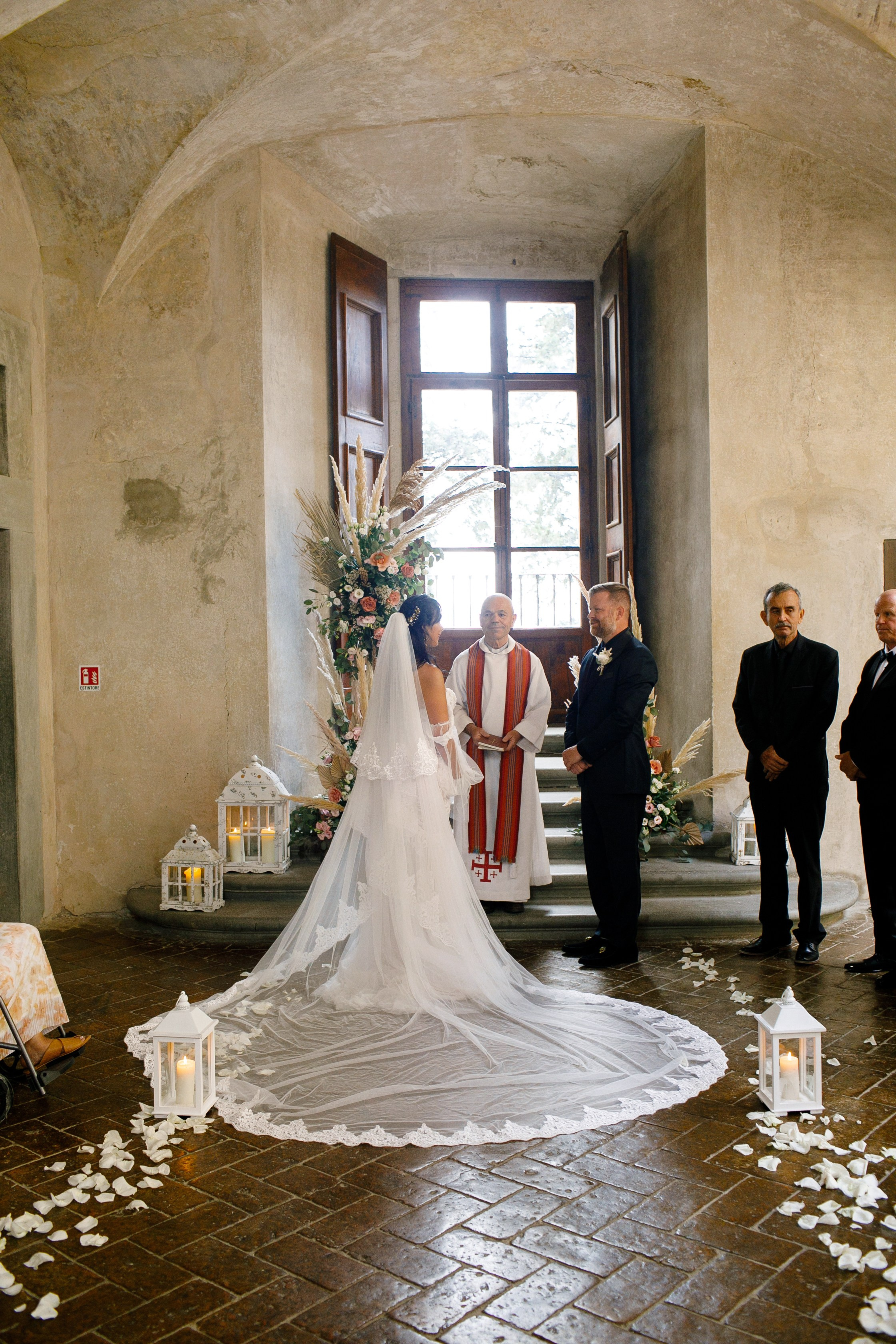 Tuscany Castello di Montegufoni wedding. Iurkovski PHOTOGRAPHY in Europe. Luxury destination weddings and events
