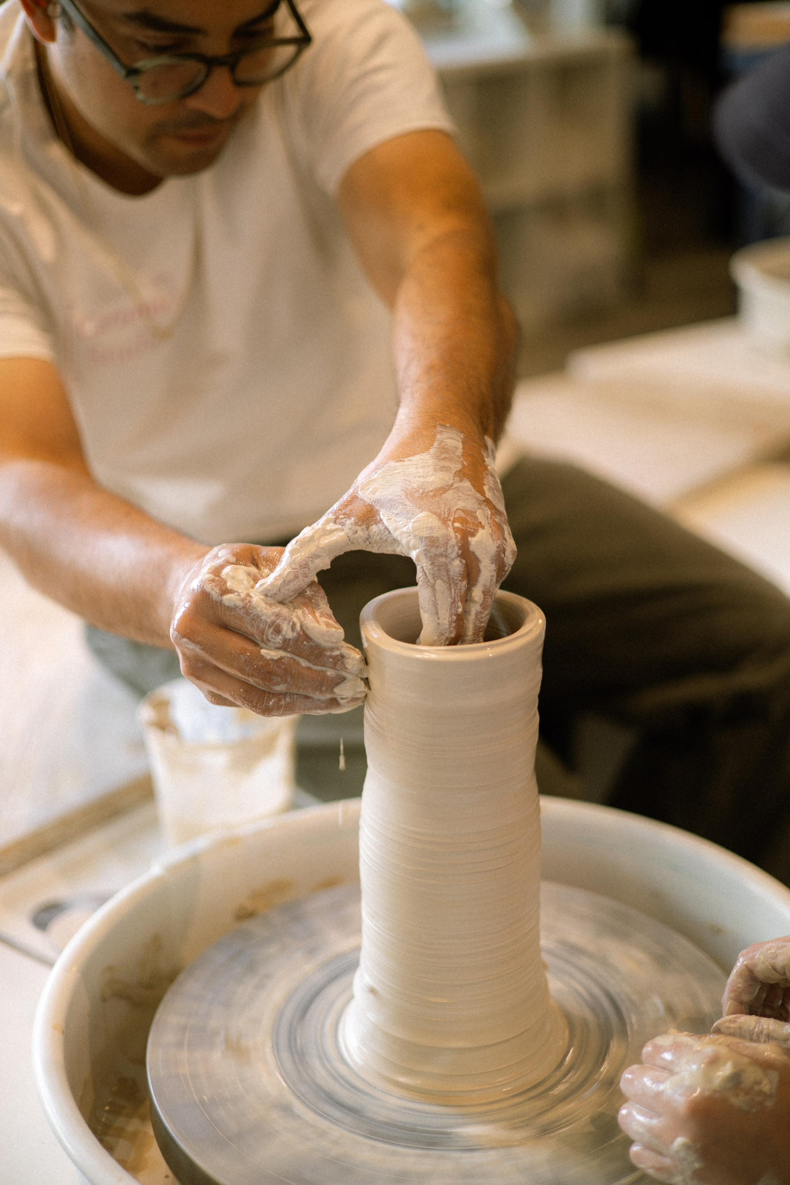 Pottery Studio Session | Throw Clay LA Studio. Photographer in Los Angeles. Julia Ishmuratova