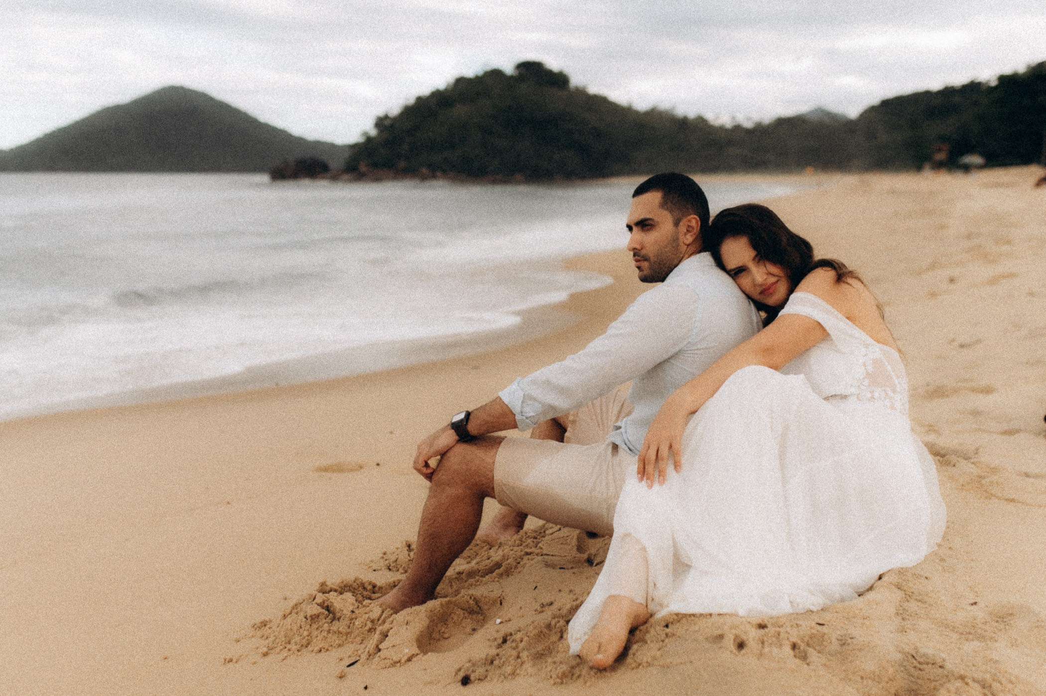 Samantha & Juliano | Ensaio de Casal na Praia de Ubatuba
