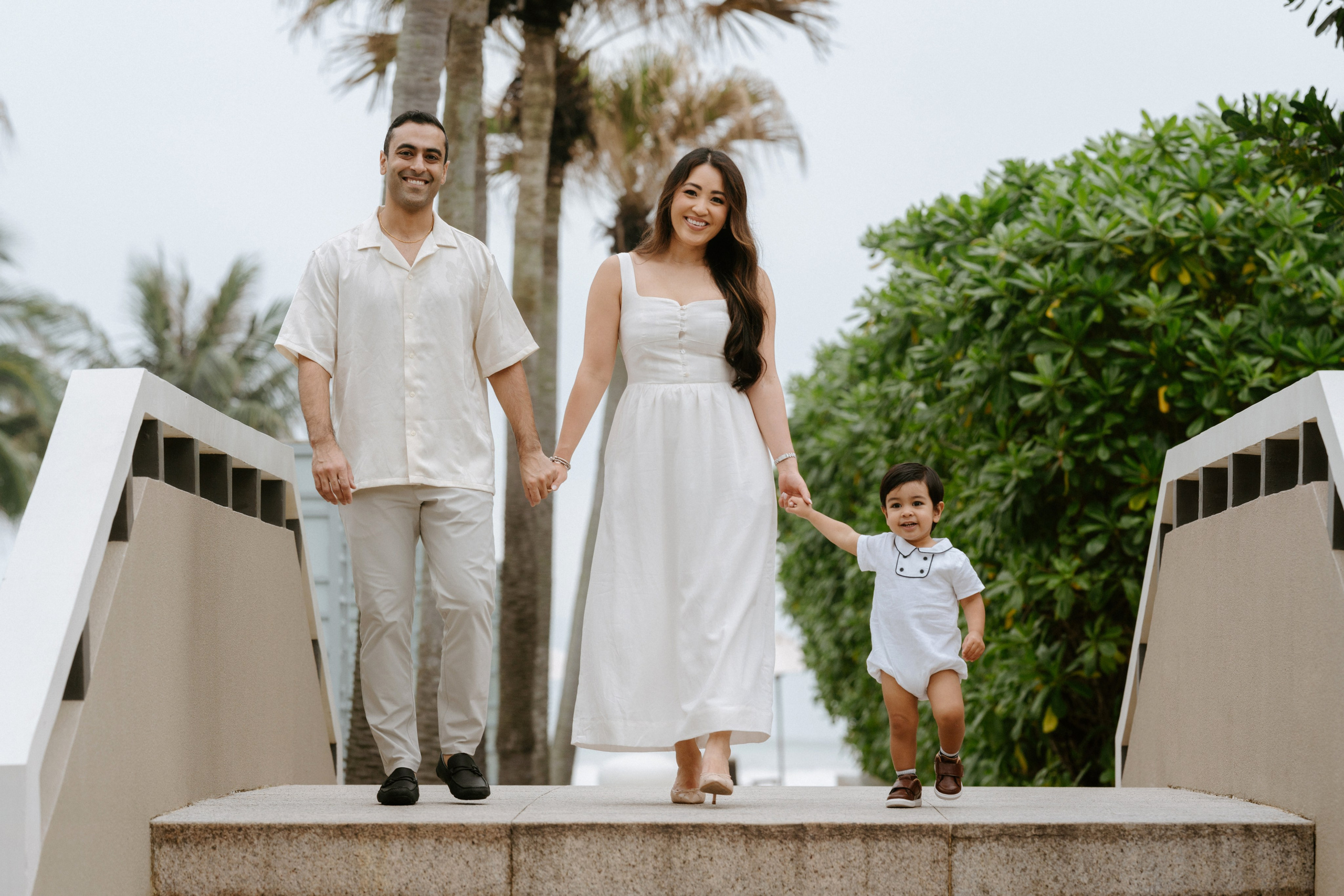 мама, папа и малыш на отдыхе в Дананге