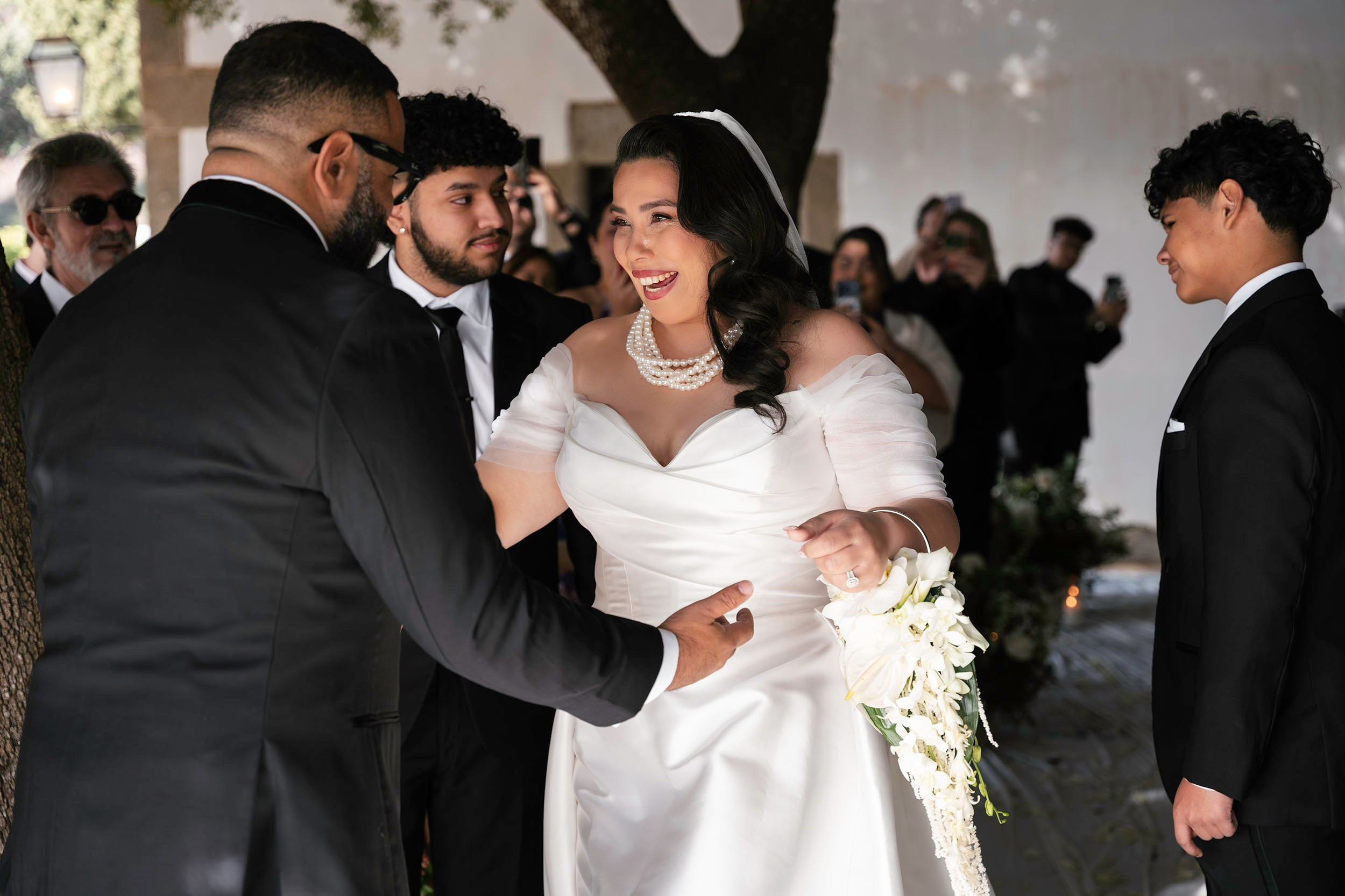 Donielle and Edwin. Fotógrafos de bodas de destino y creadores de contenido con base en España