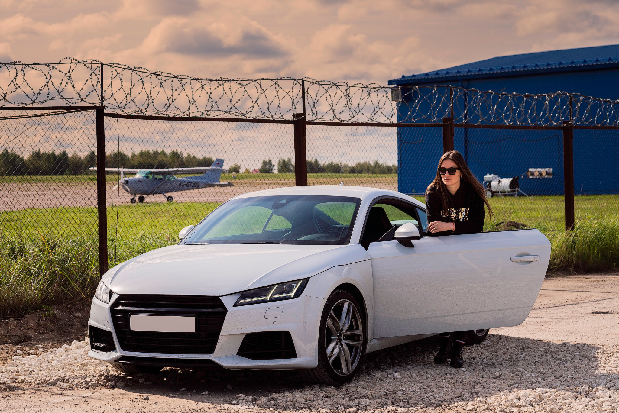 Фотосессия в Москве на аэродроме Мячково осенью. Kindshephoto Женский и семейный фотограф Москва