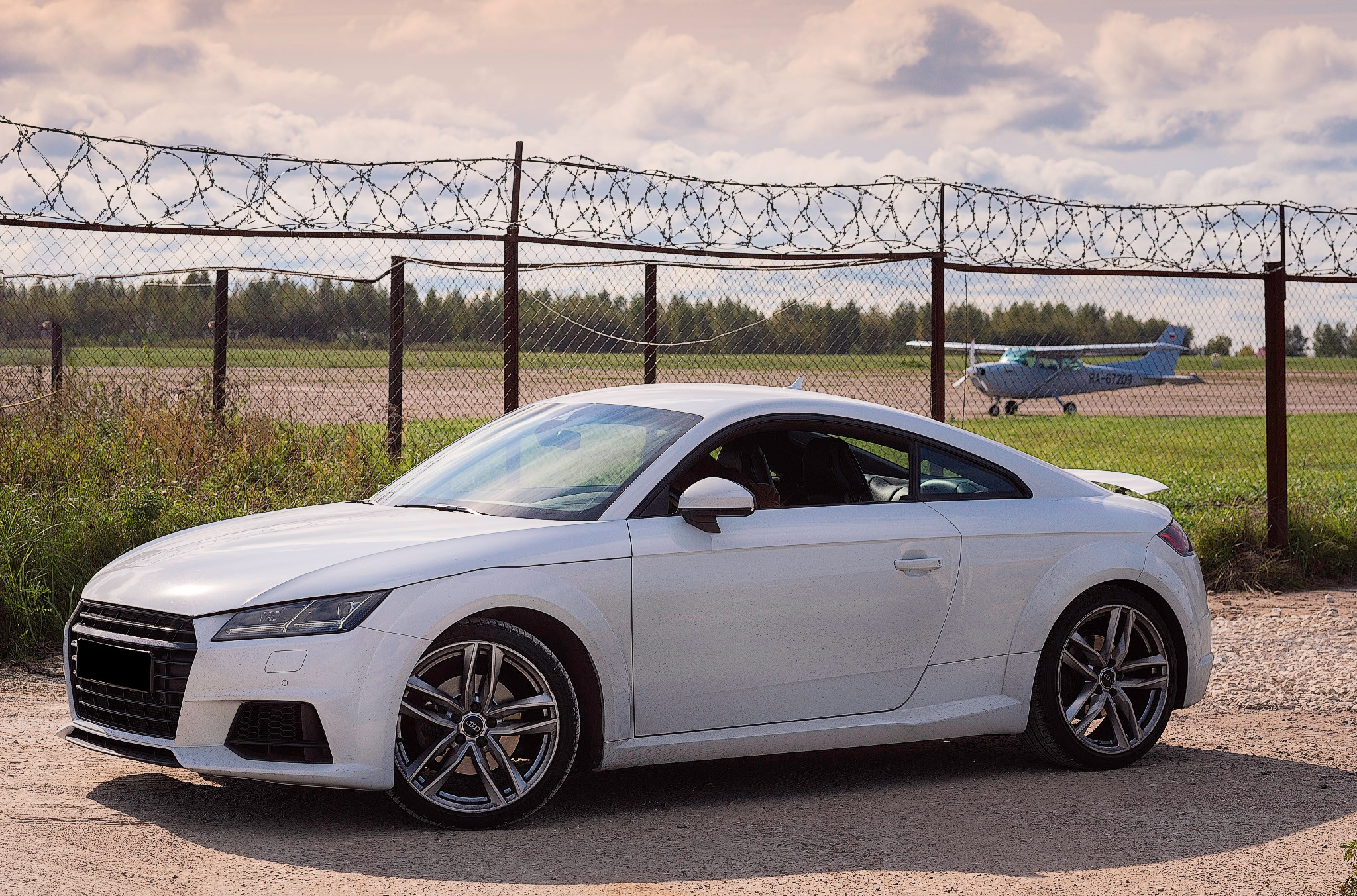 Фотосессия в Москве на аэродроме Мячково осенью. Kindshephoto Женский и семейный фотограф Москва