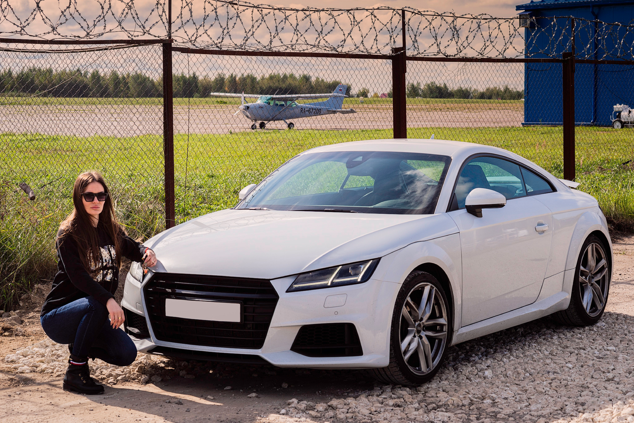 Фотосессия в Москве на аэродроме Мячково осенью. Kindshephoto Женский и семейный фотограф Москва