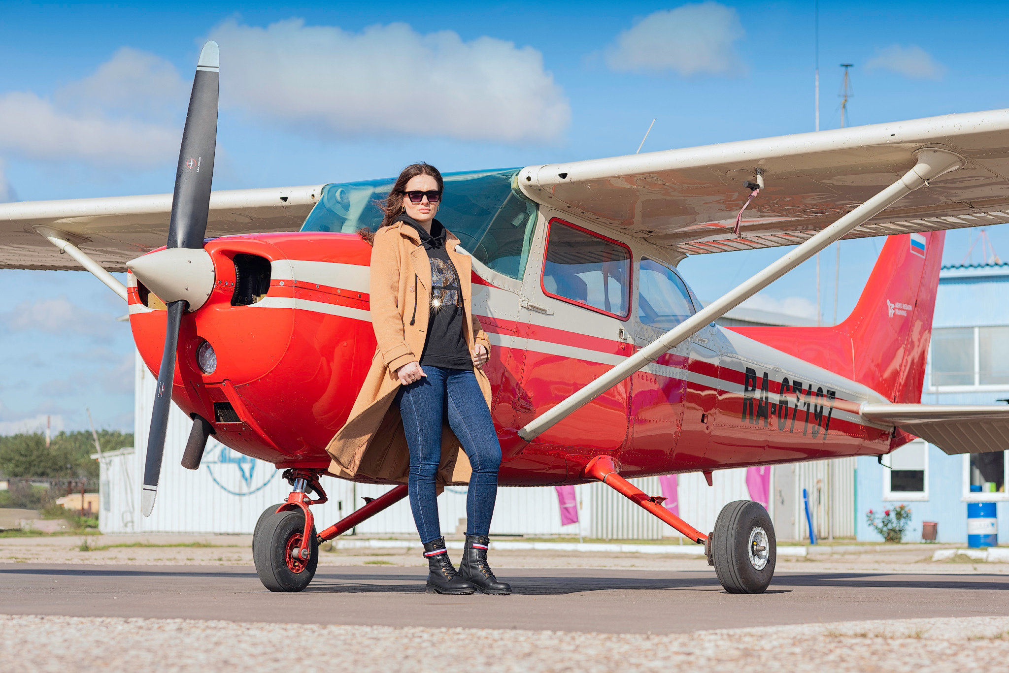 Фотосессия в Москве на аэродроме Мячково осенью. Kindshephoto Женский и семейный фотограф Москва