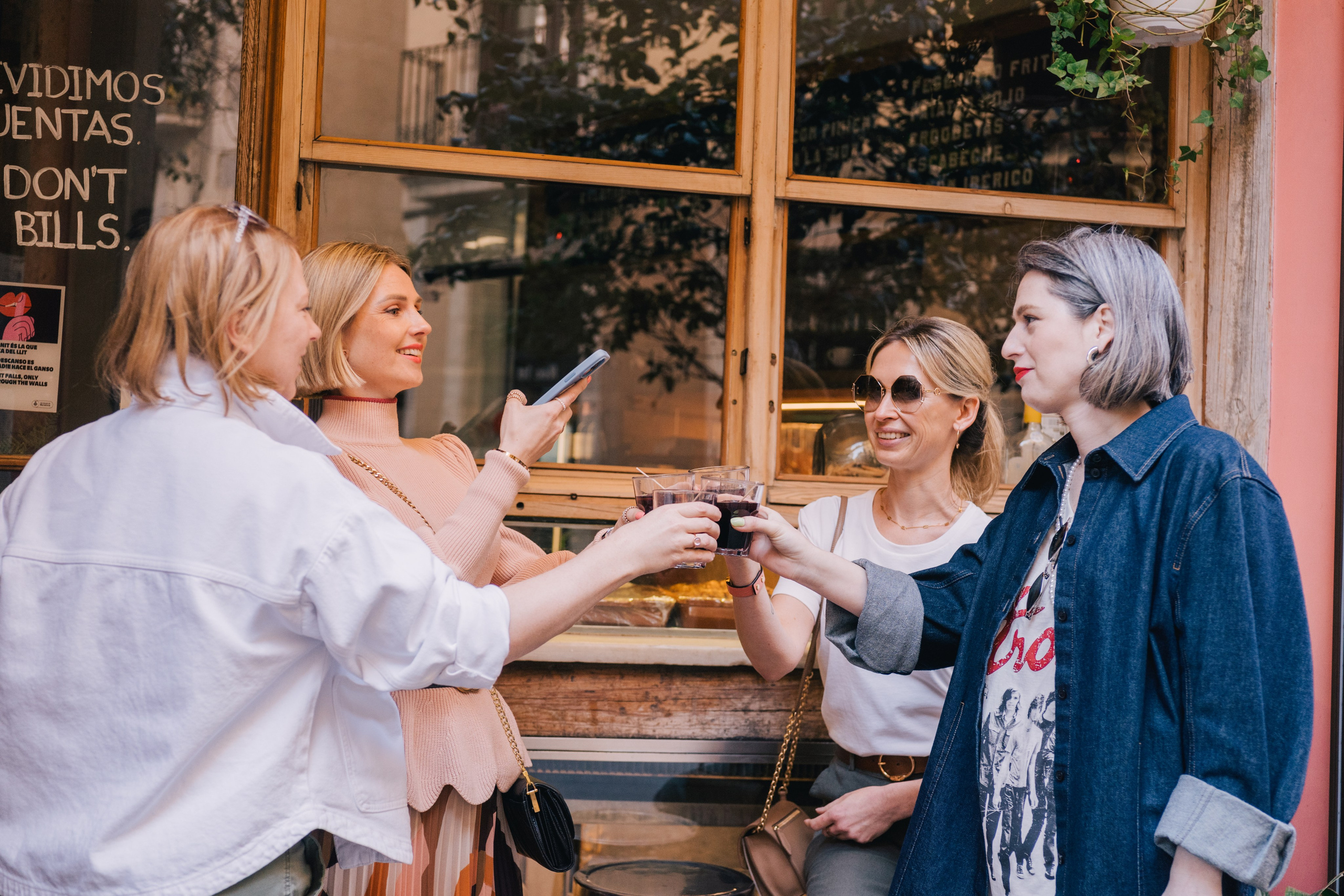 Yulia and friends. Photographer Kristina Dorina