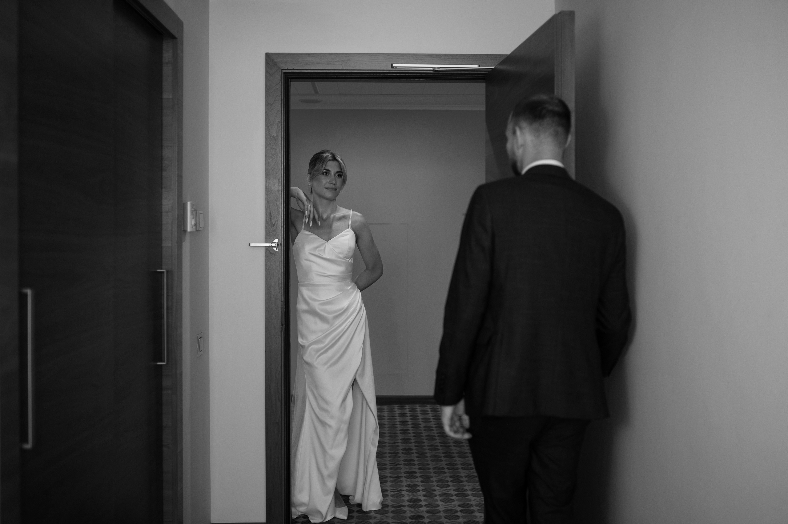 In your arms. Wedding and commercial photographer