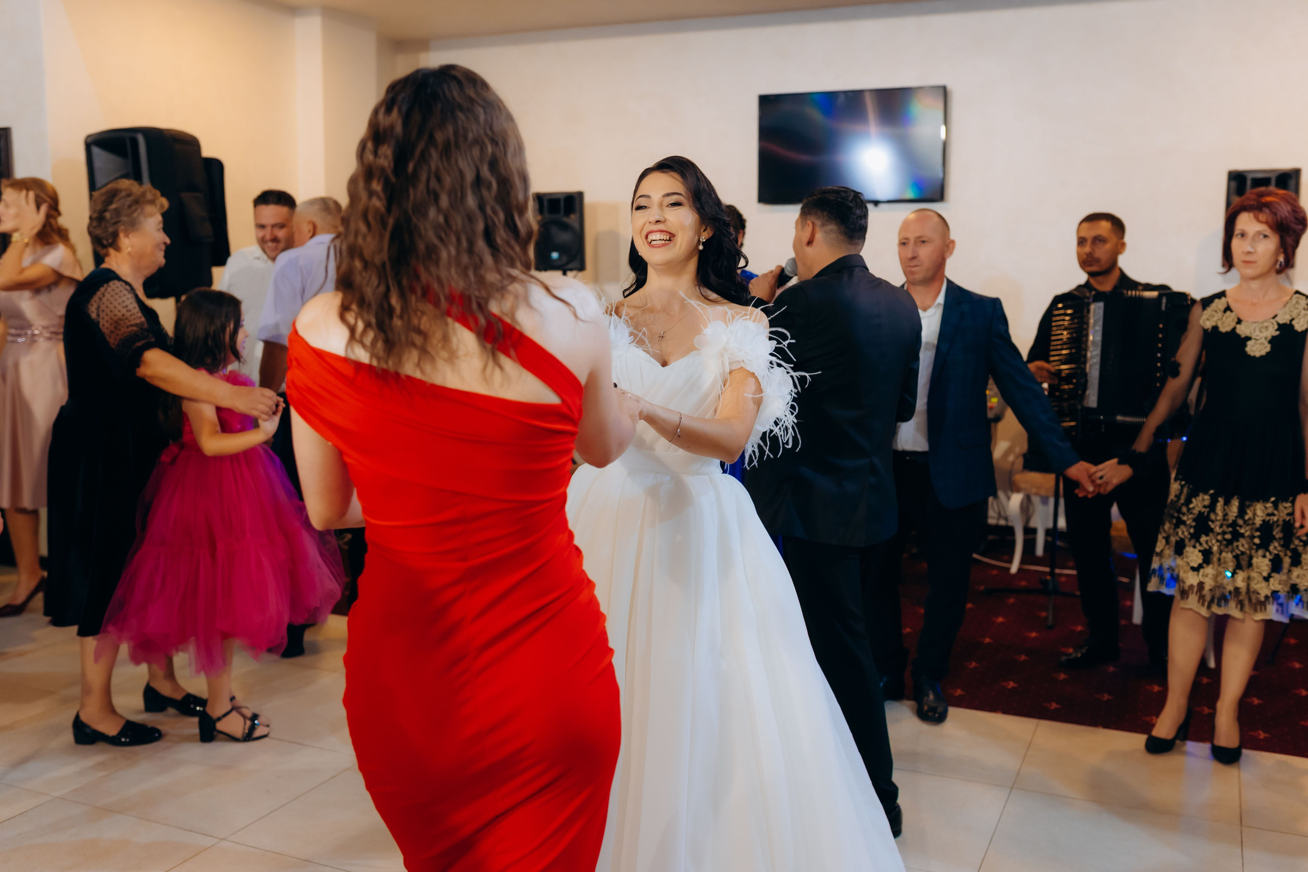 Loredana & Emilian – Ziua Nunții | Videografie - fotografie Botez Suceava, Iași, Botoșani. Servicii foto-video profesionale, pentru momente de neuitat