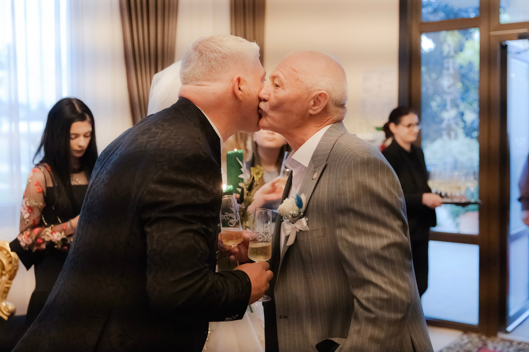 Mihai & Oana. Servicii foto-video profesionale, pentru momente de neuitat