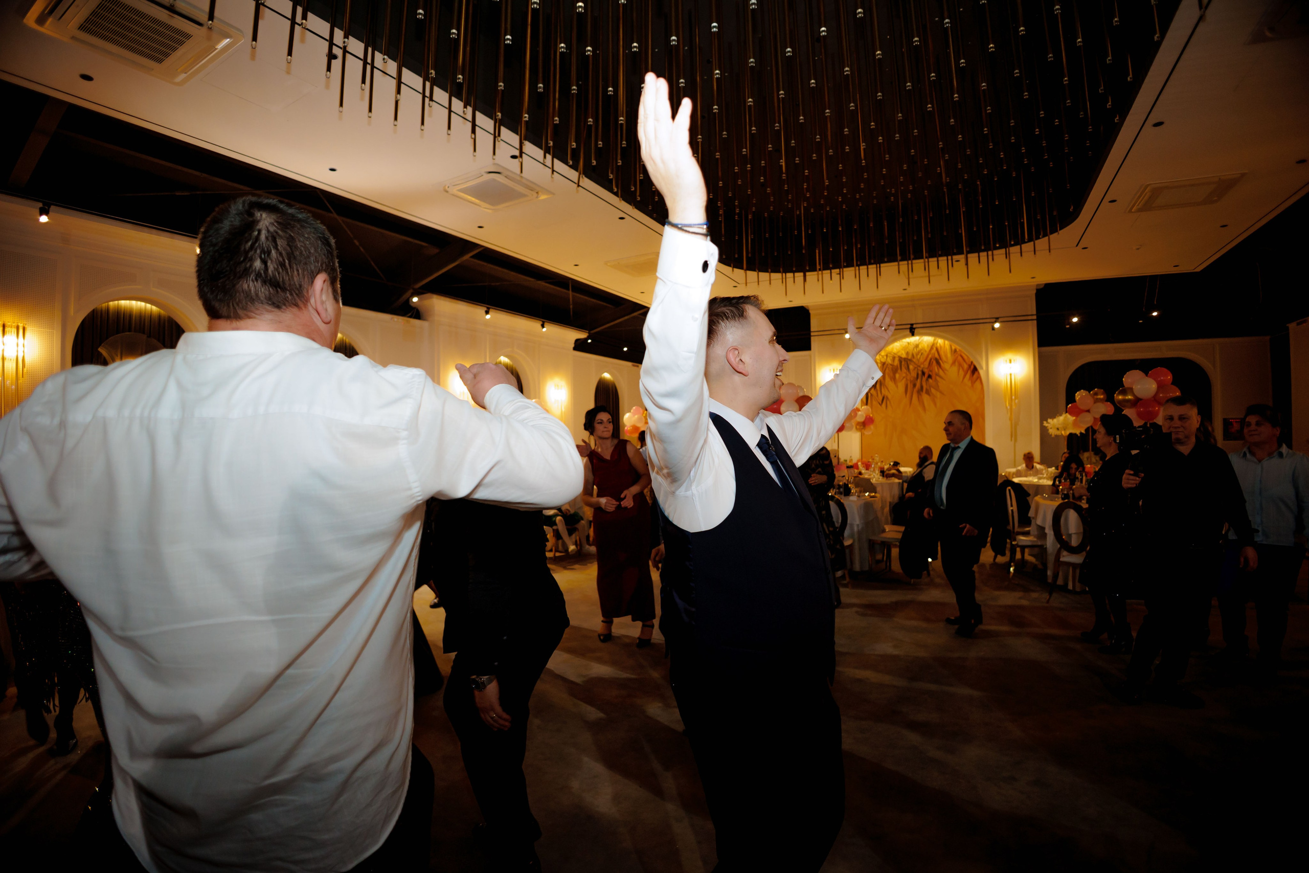 Povestea voastră, regizată de noi |Cristi Turculet Videograf Nuntă Suceava | wedding highlight. Servicii foto-video profesionale, pentru momente de neuitat