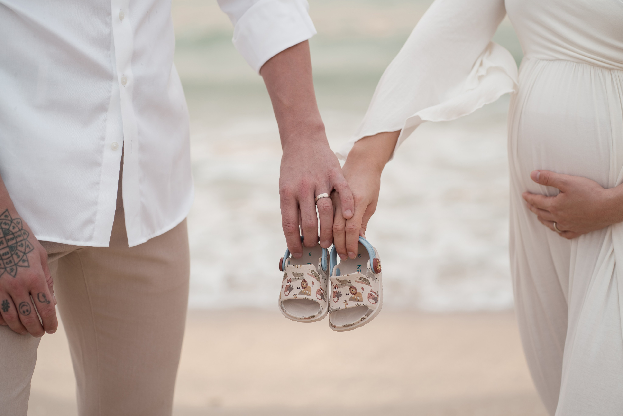 Wind, sand and new beginnings. Angela Iakovleva — Family Photographer in Dubai