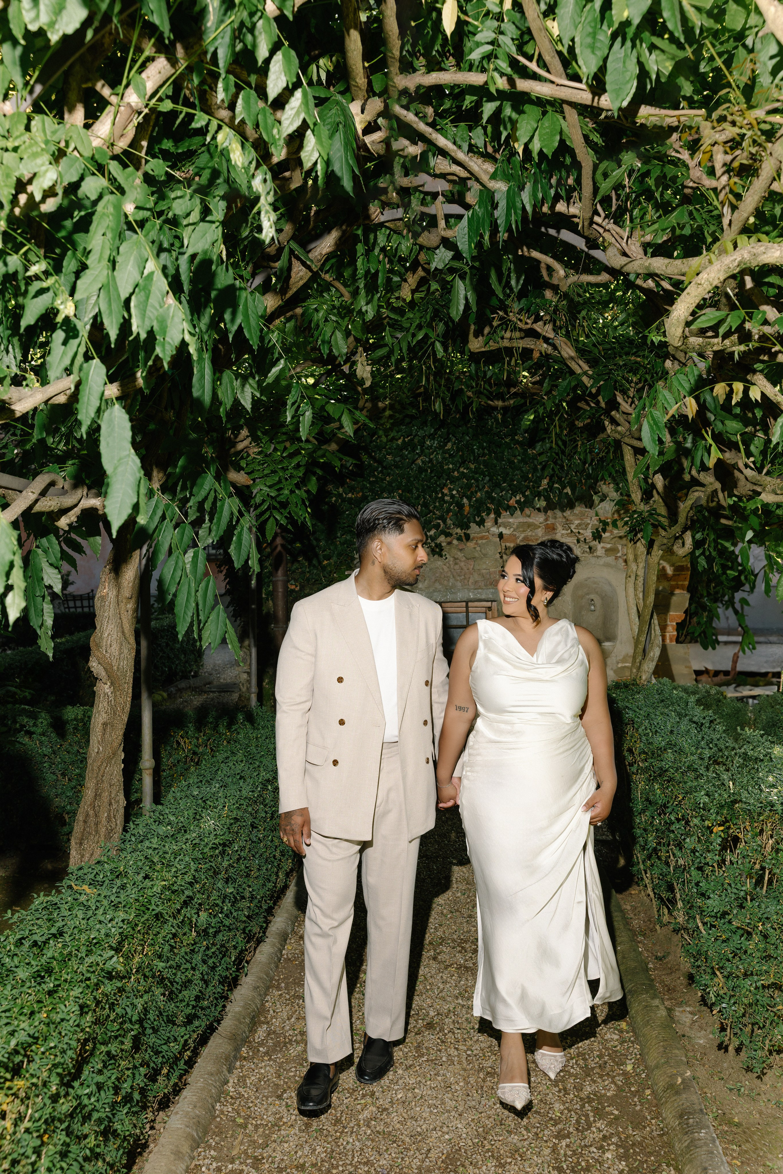 Pre-wedding in Tuscany. Wedding photographer Italy