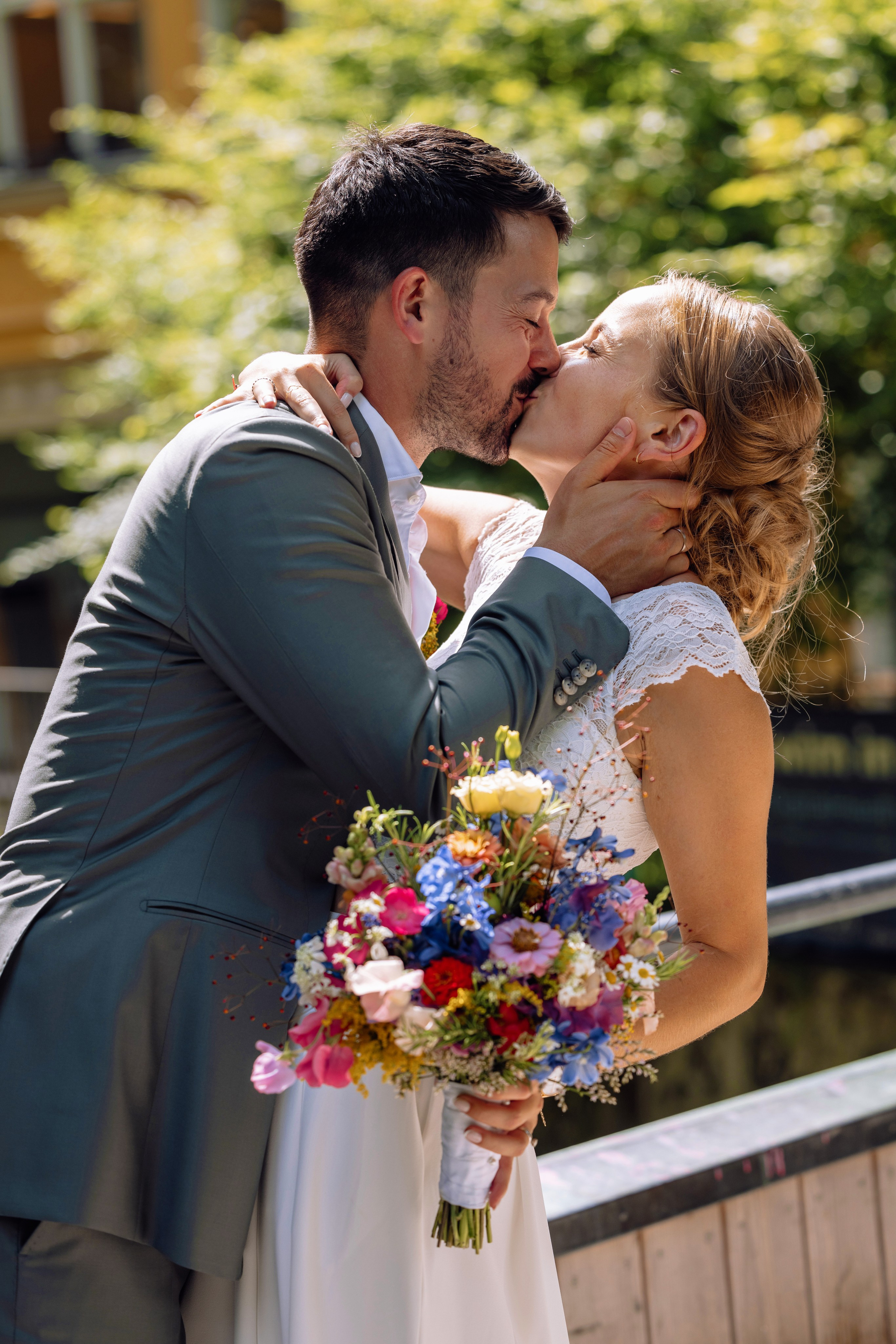Sommerliche Hochzeitsfotos im Standesamt Mandlstraße & Schwabing. Hochzeitsfotograf München Taufe Familienfotograf Tanja Mauke