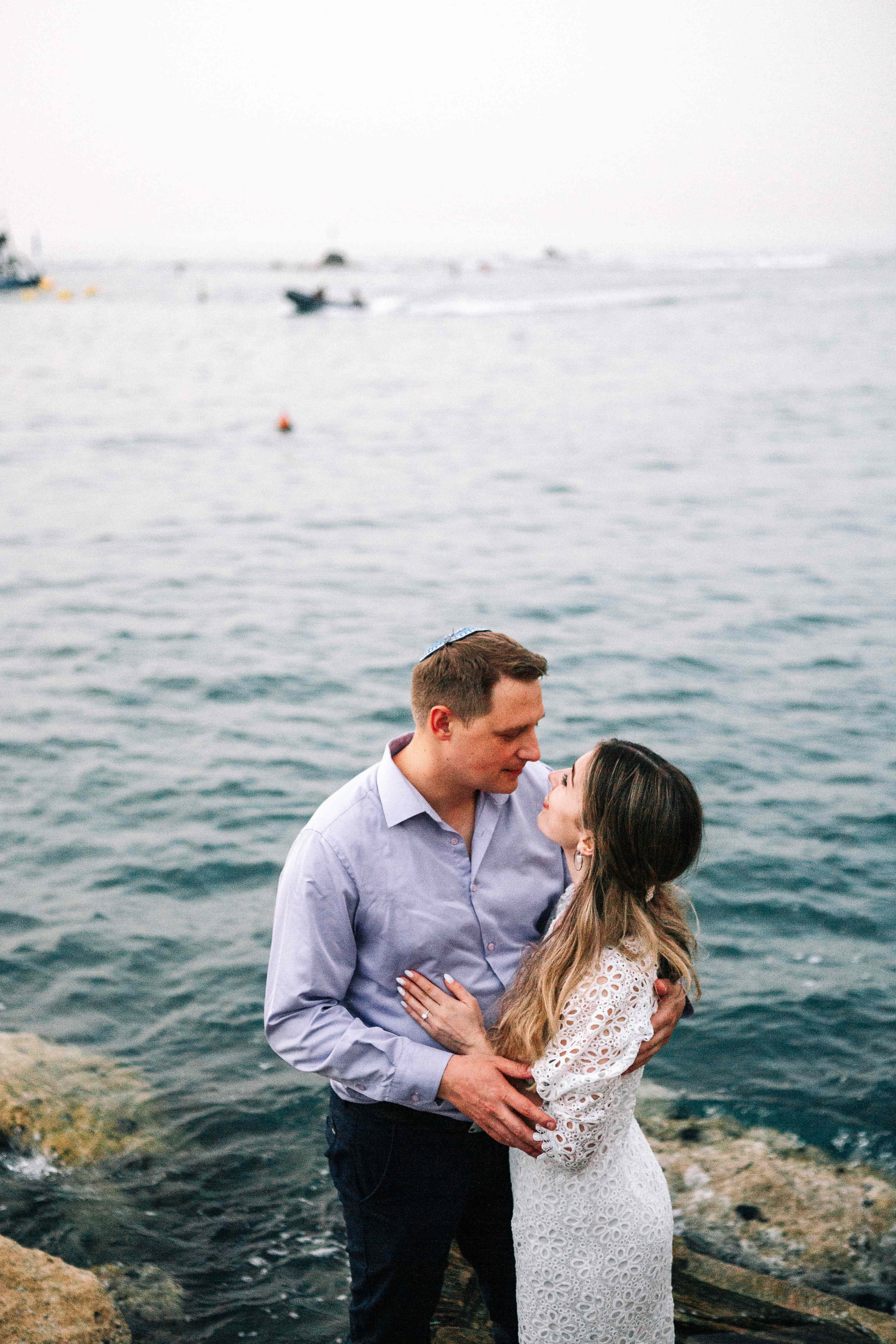 LOVERS IN JAFFO. PHOTOGRAPHER IN ISRAEL