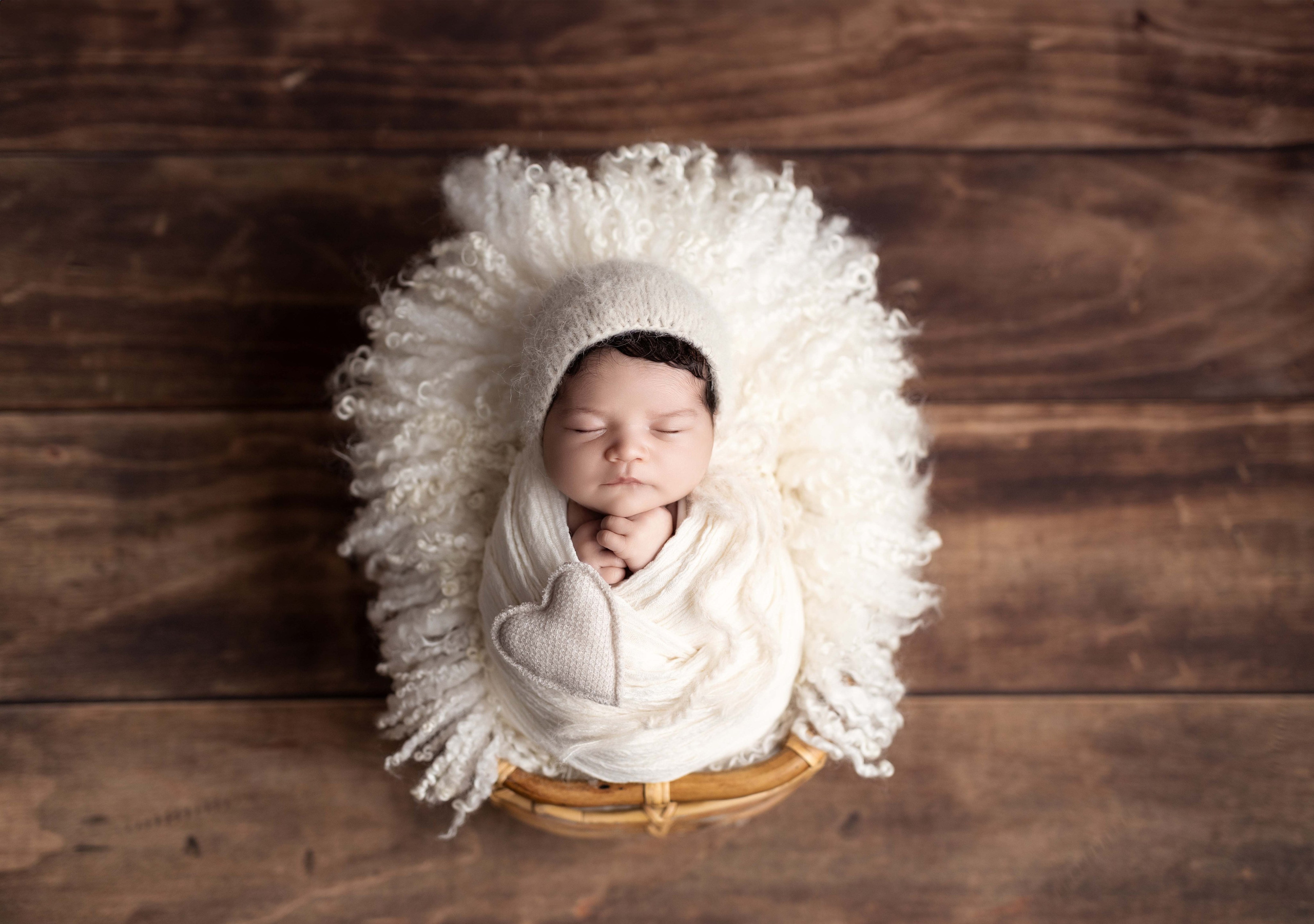 Newborn Classic. Newborn, kids, family photographer based near Zurich, Switzerland