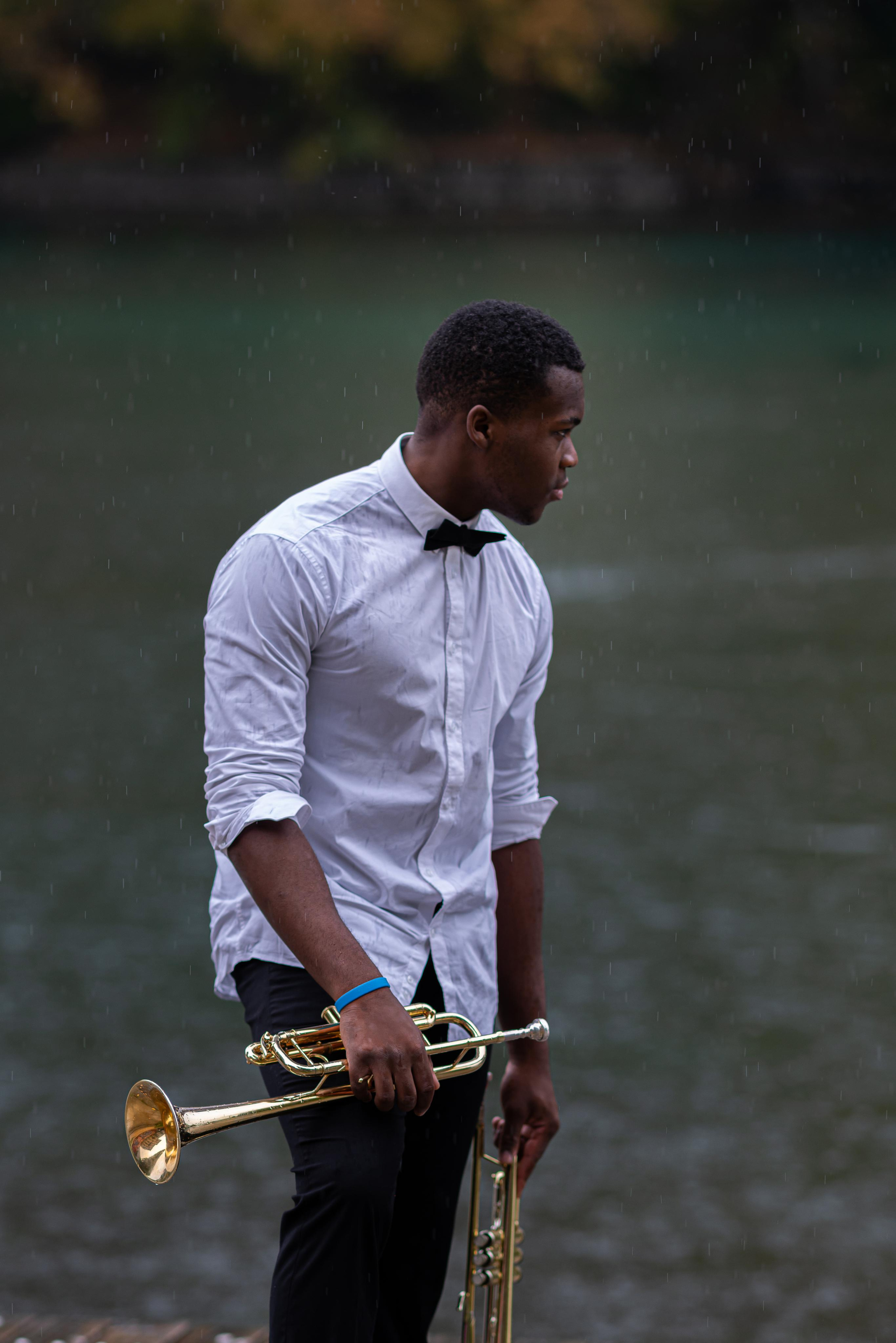 Paul-Leonard / Trompettiste sous la pluie. Photographe à Genève - Eugenia Andres