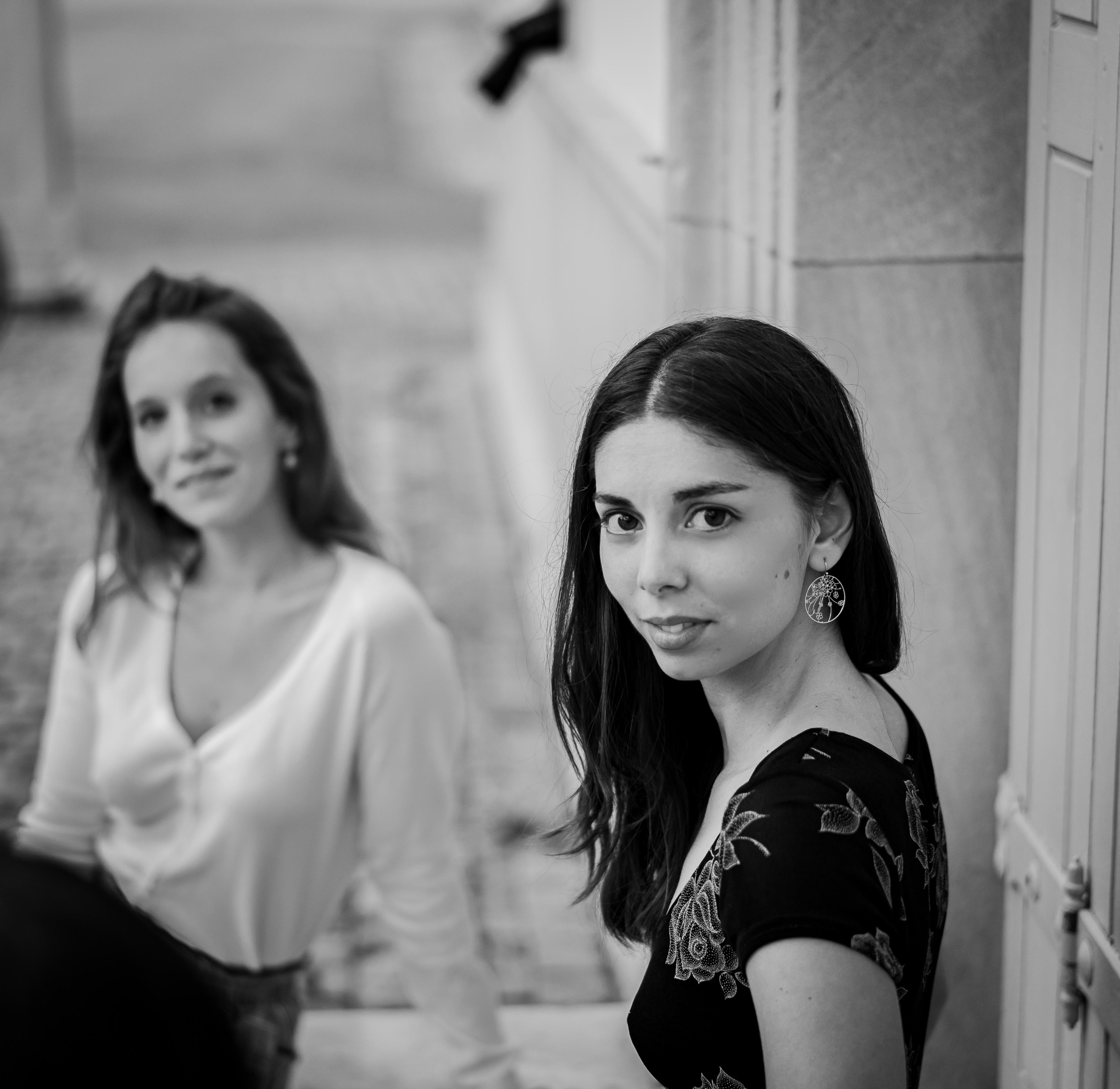 Dorra et Jillian / Parc La Grange. Photographe à Genève - Eugenia Andres