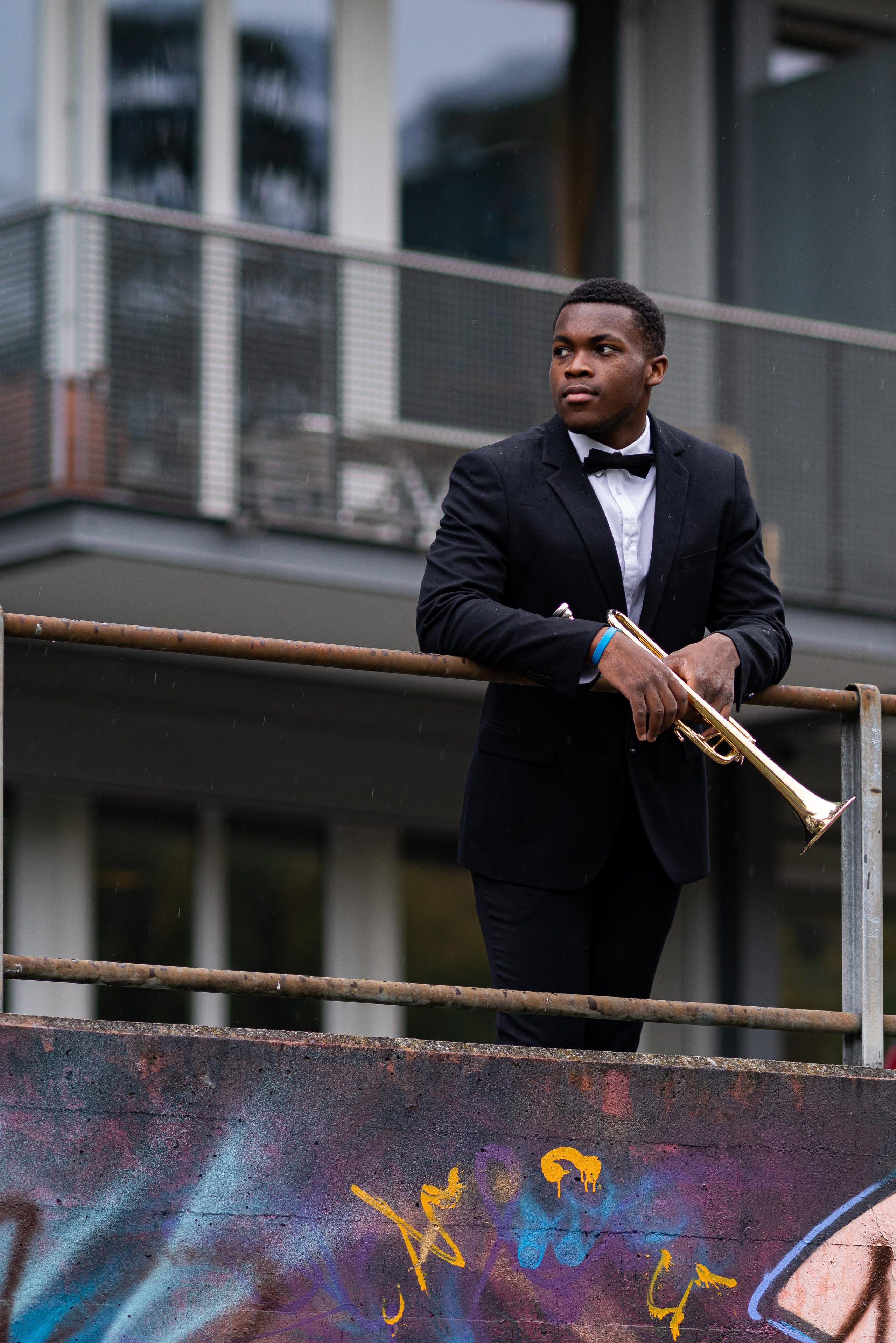 Paul-Leonard / Trompettiste sous la pluie. Photographe à Genève - Eugenia Andres