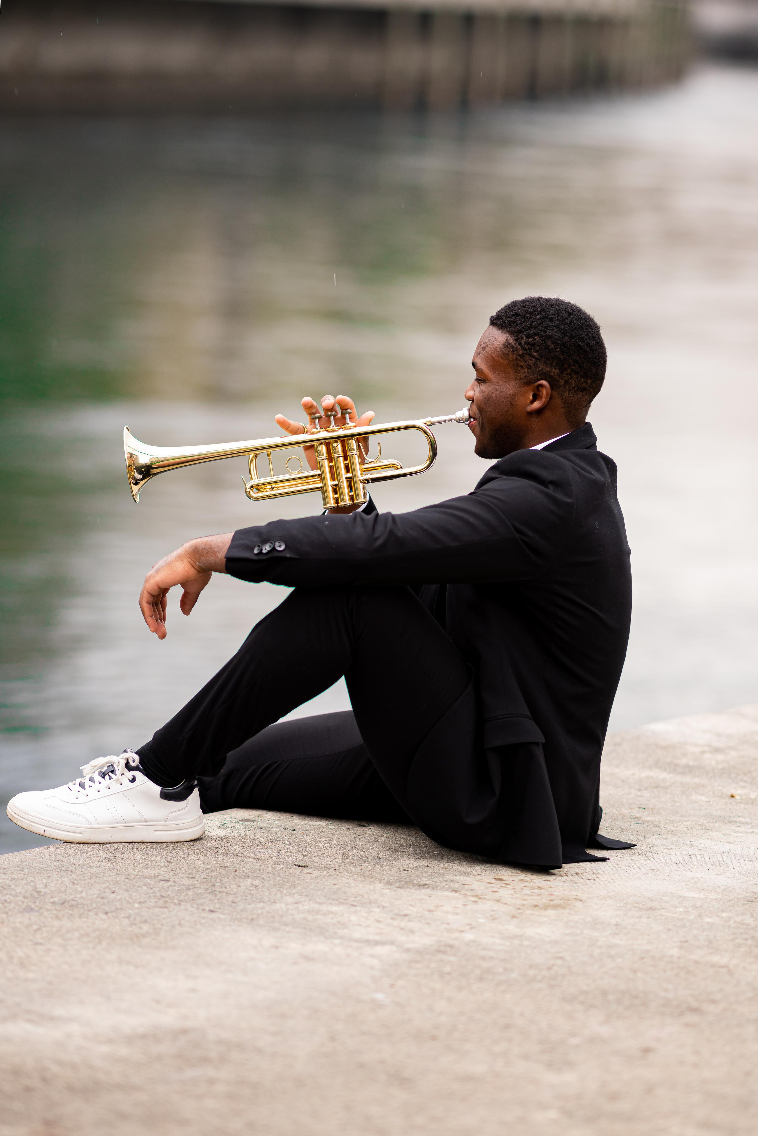 Paul-Leonard / Trompettiste sous la pluie. Photographe à Genève - Eugenia Andres